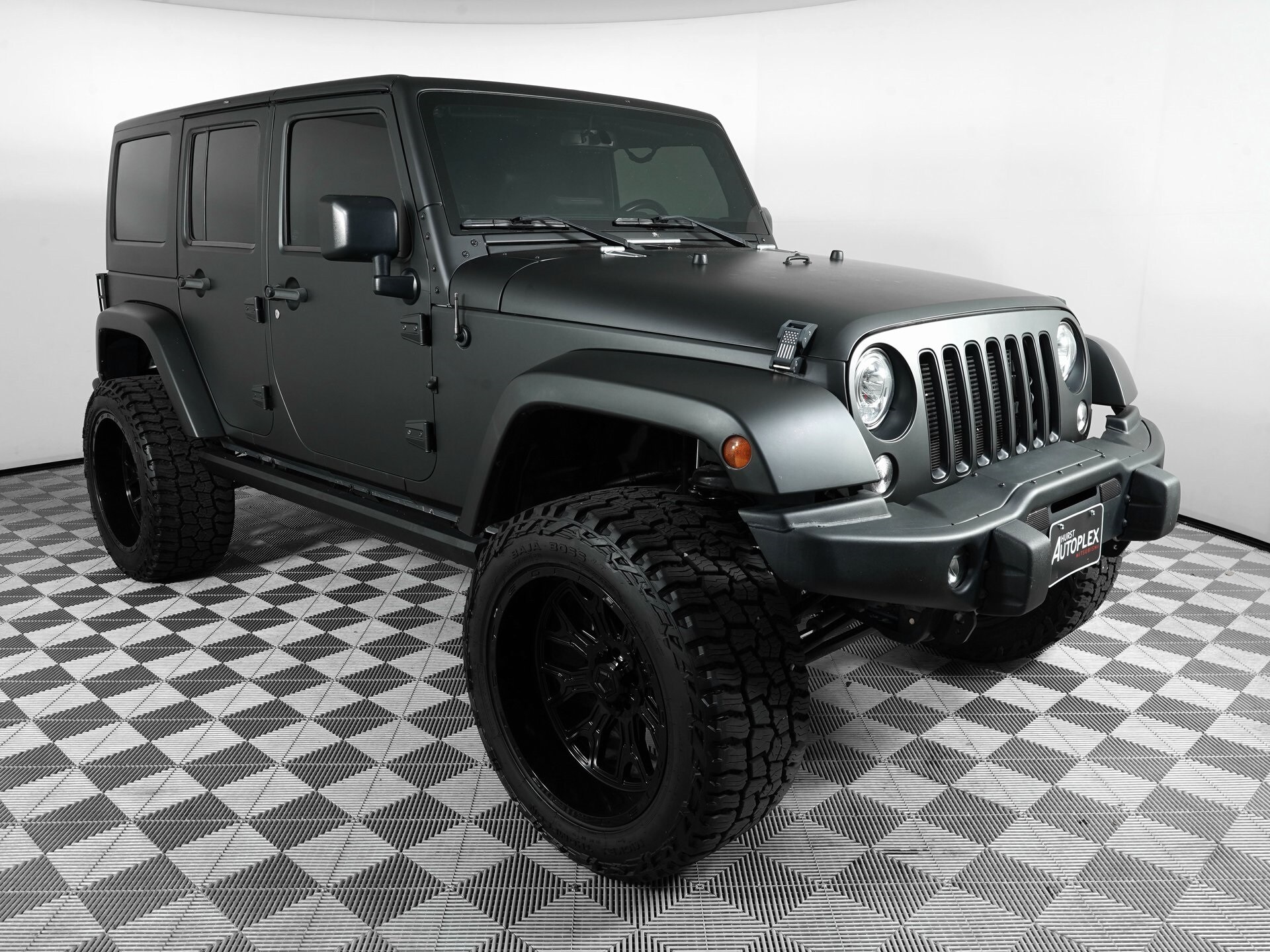 2017 Jeep Wrangler Unlimited Sahara photo 3