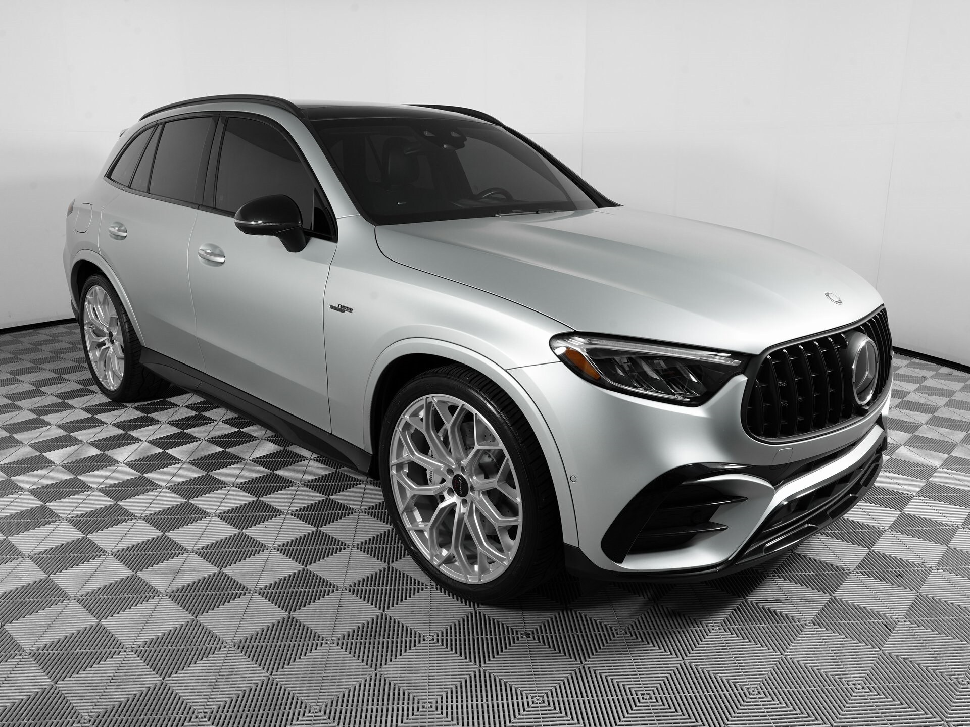2024 Mercedes Benz GLC 43 AMG photo 3