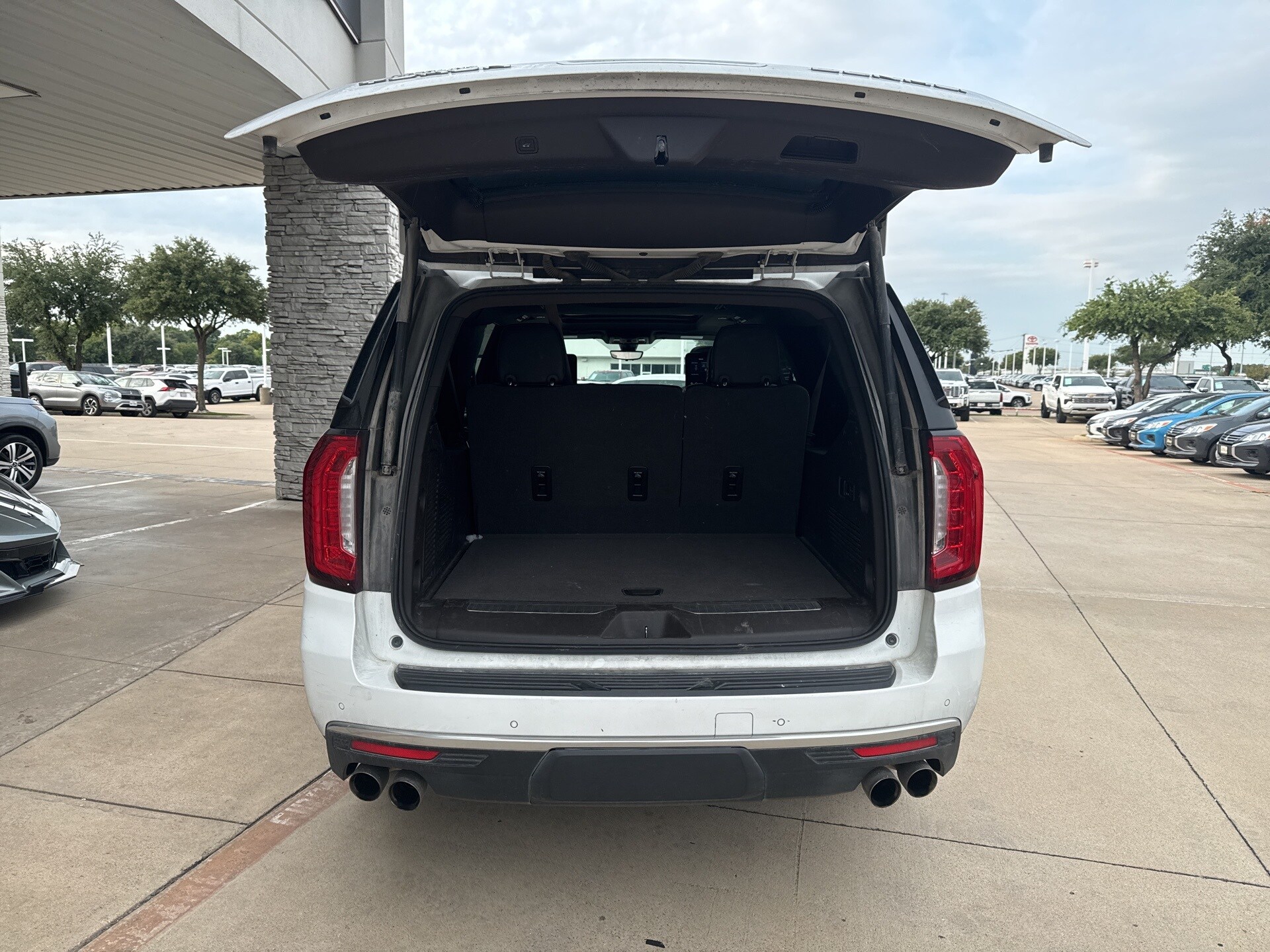 2021 Gmc Yukon XL Denali photo 4