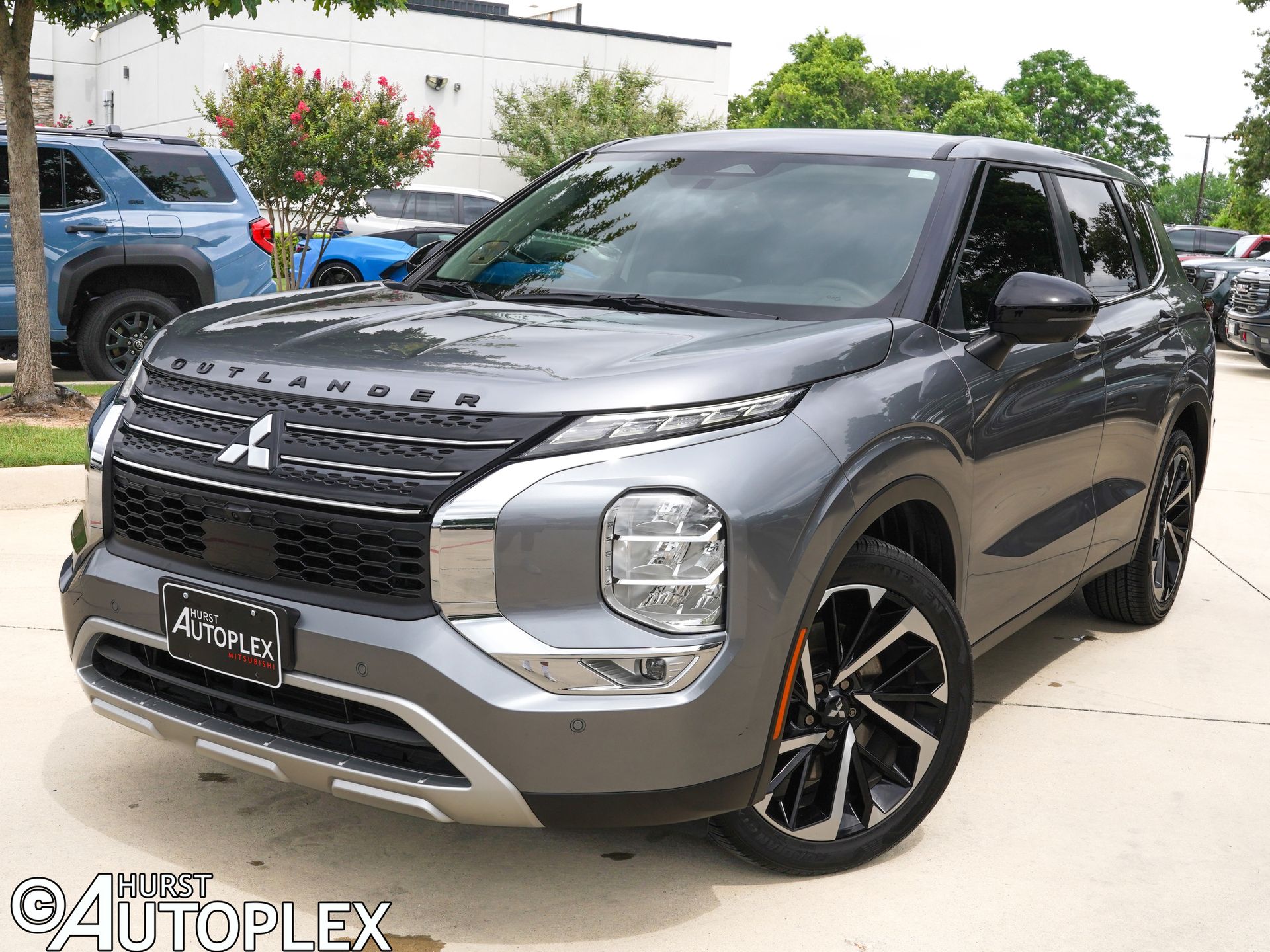 2024 Mitsubishi Outlander SE 2WD's photo