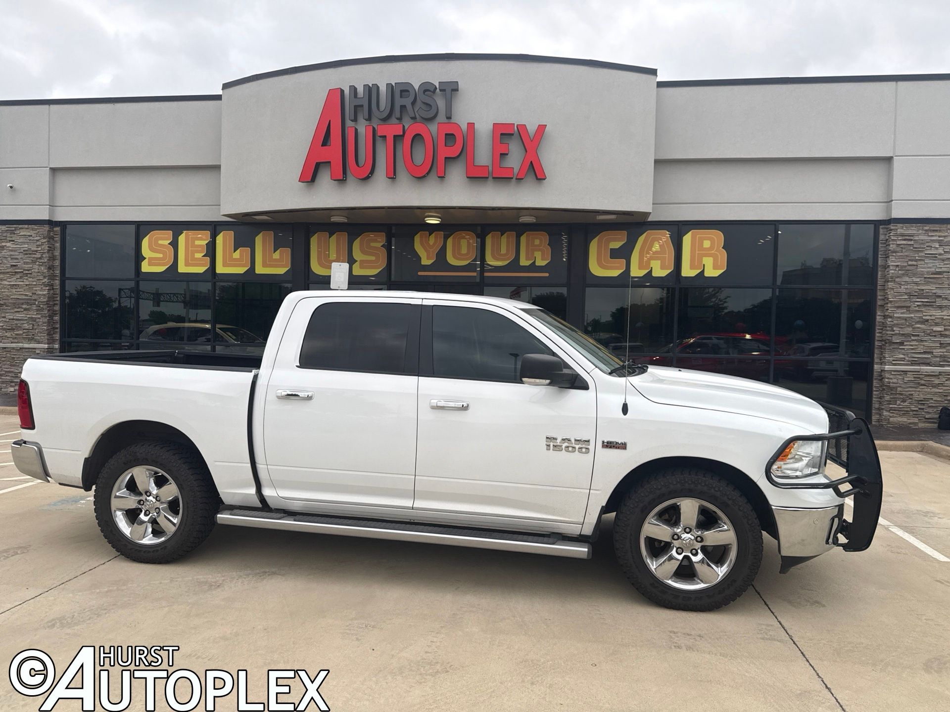2015 RAM 1500 SLT Crew Cab's photo