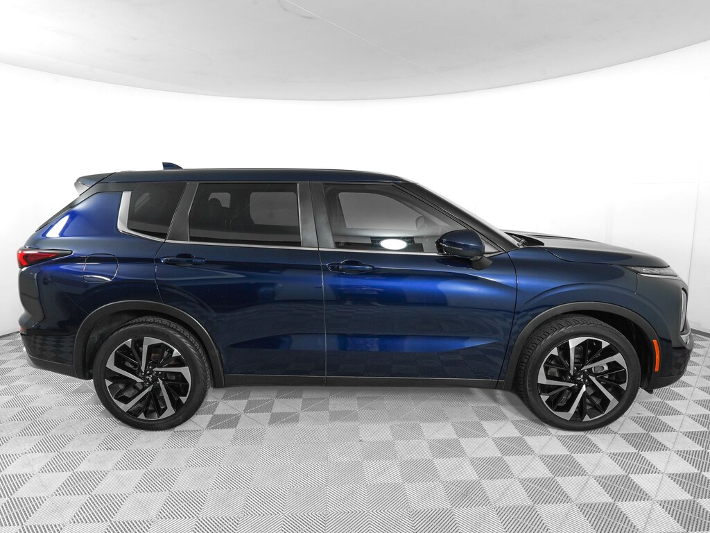 Used 2023 Mitsubishi Outlander SE Special Edition SUV