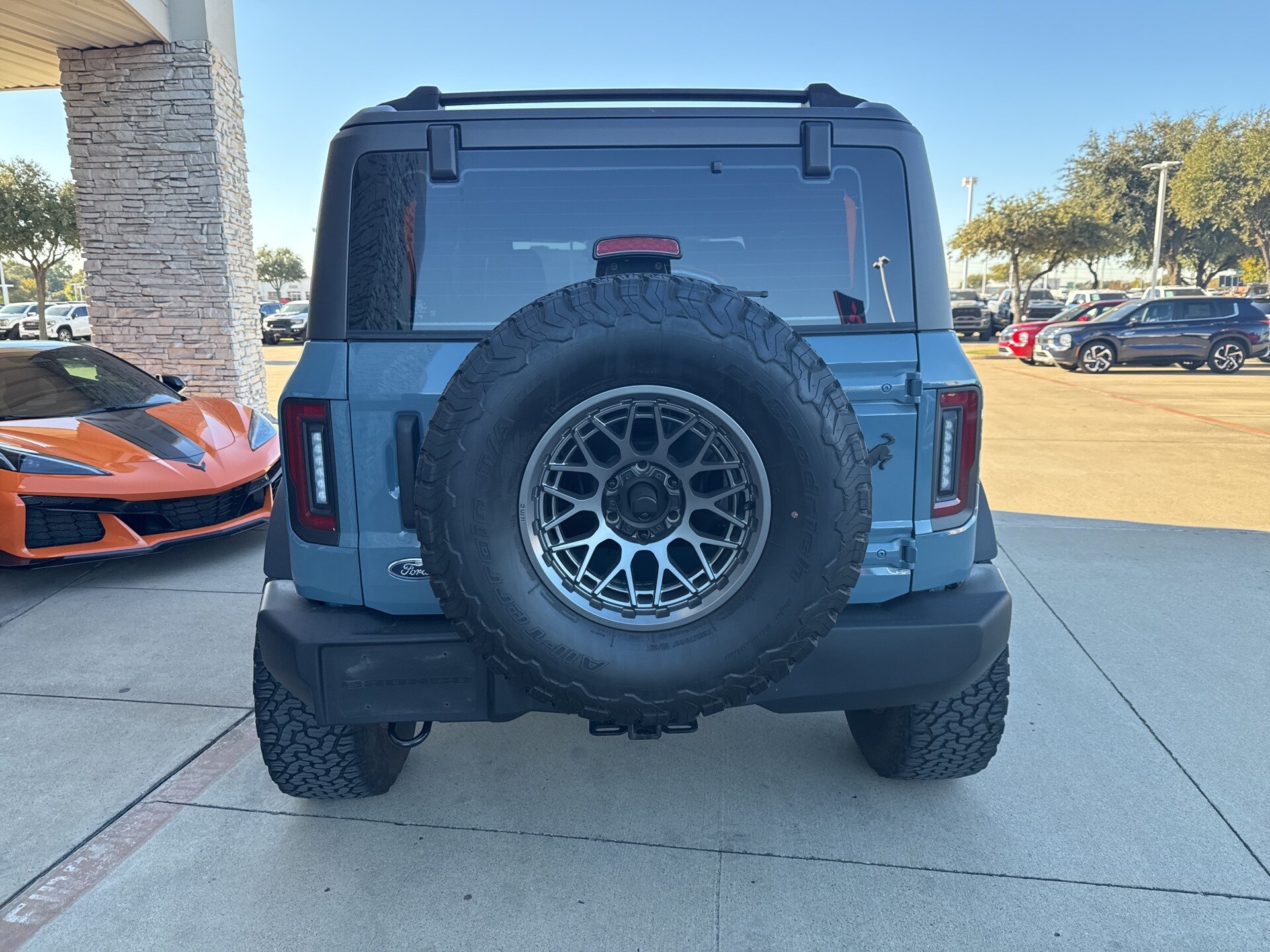 2023 Ford Bronco Base photo 2