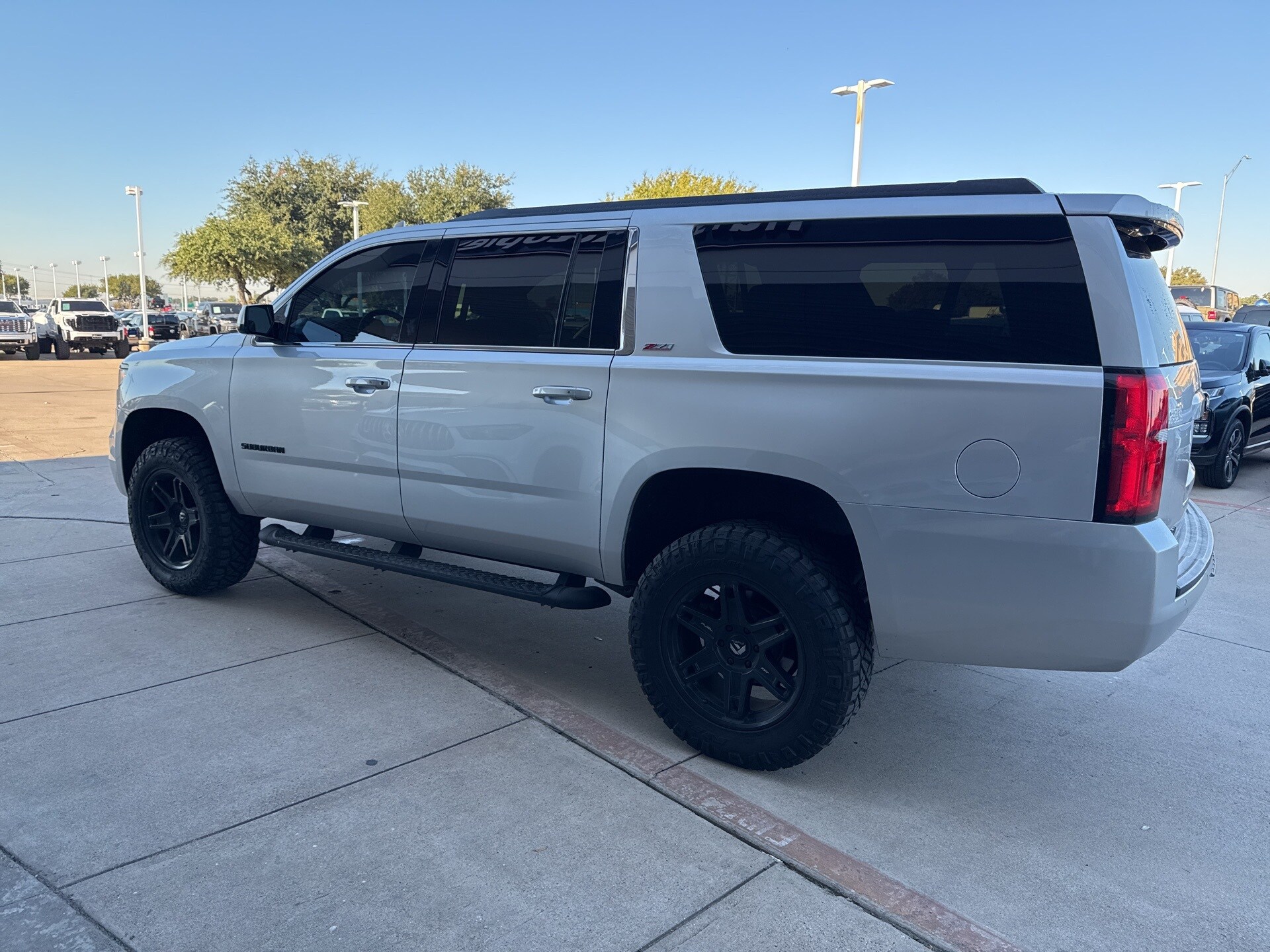 2019 Chevrolet Suburban LT photo 3