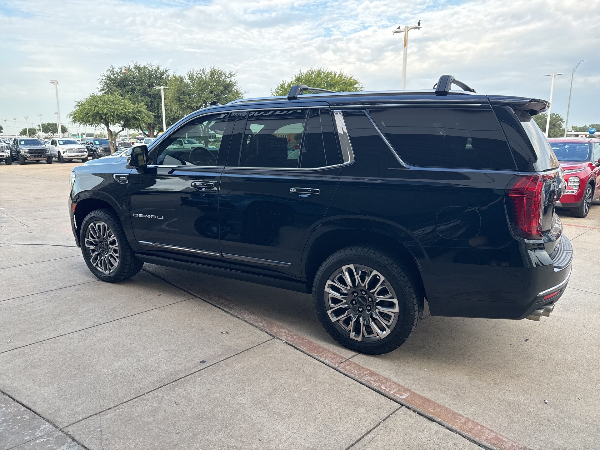 2024 Gmc Yukon Denali Ultimate photo 2