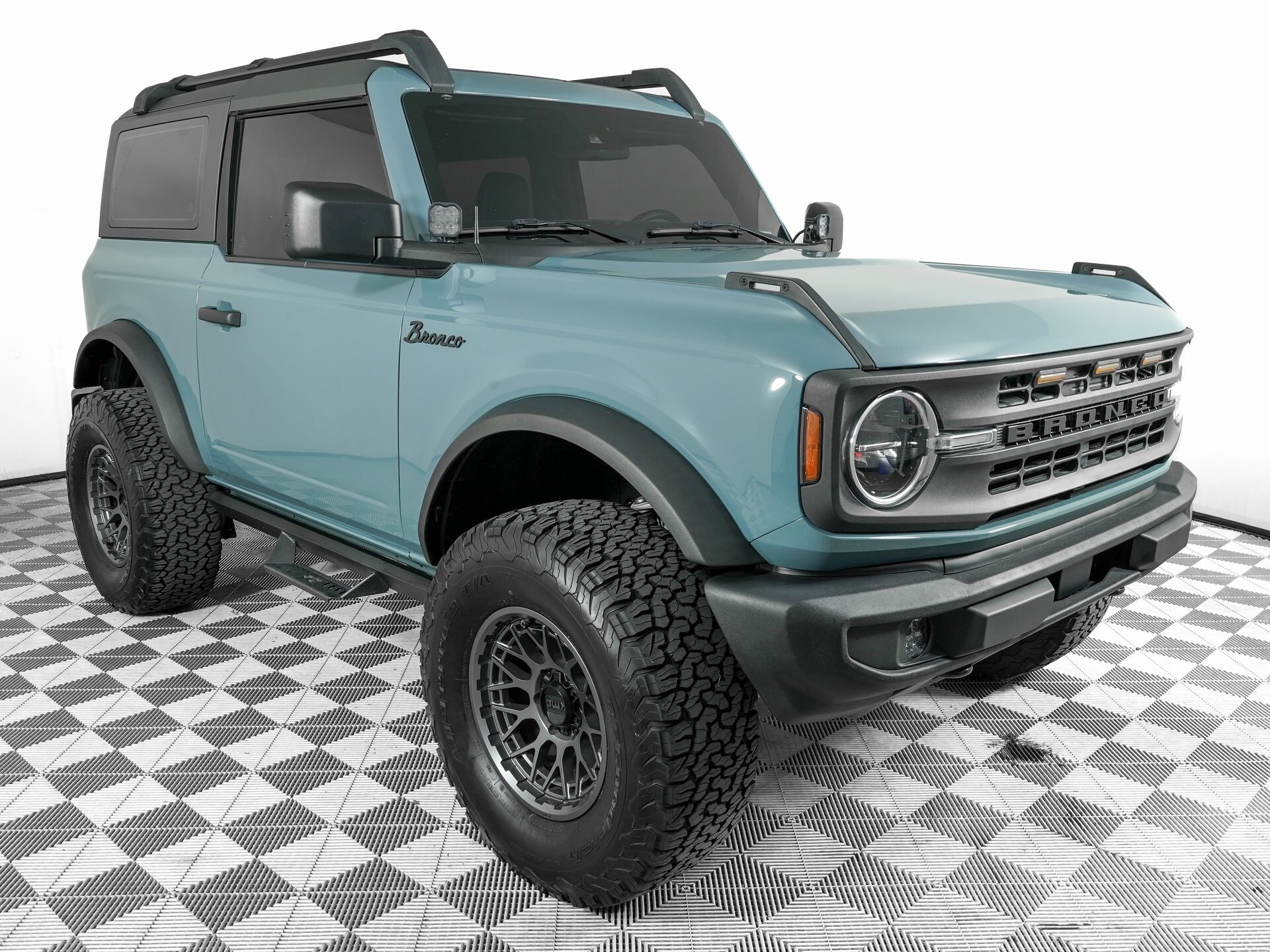 2023 Ford Bronco Base photo 3