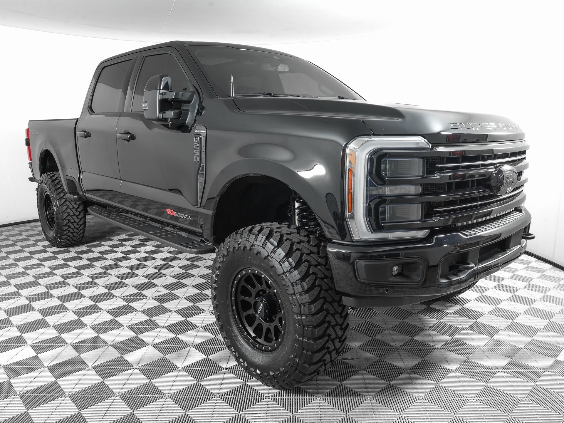 2025 Ford F-250 Platinum photo 3
