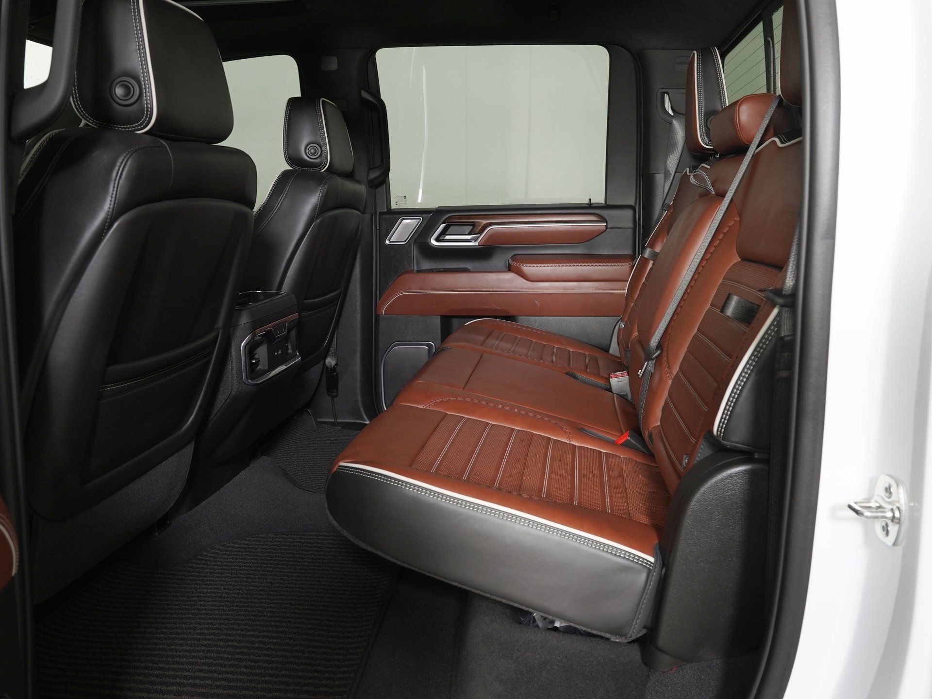 2025 GMC Sierra 3500HD Denali Ultimate - Photo 13