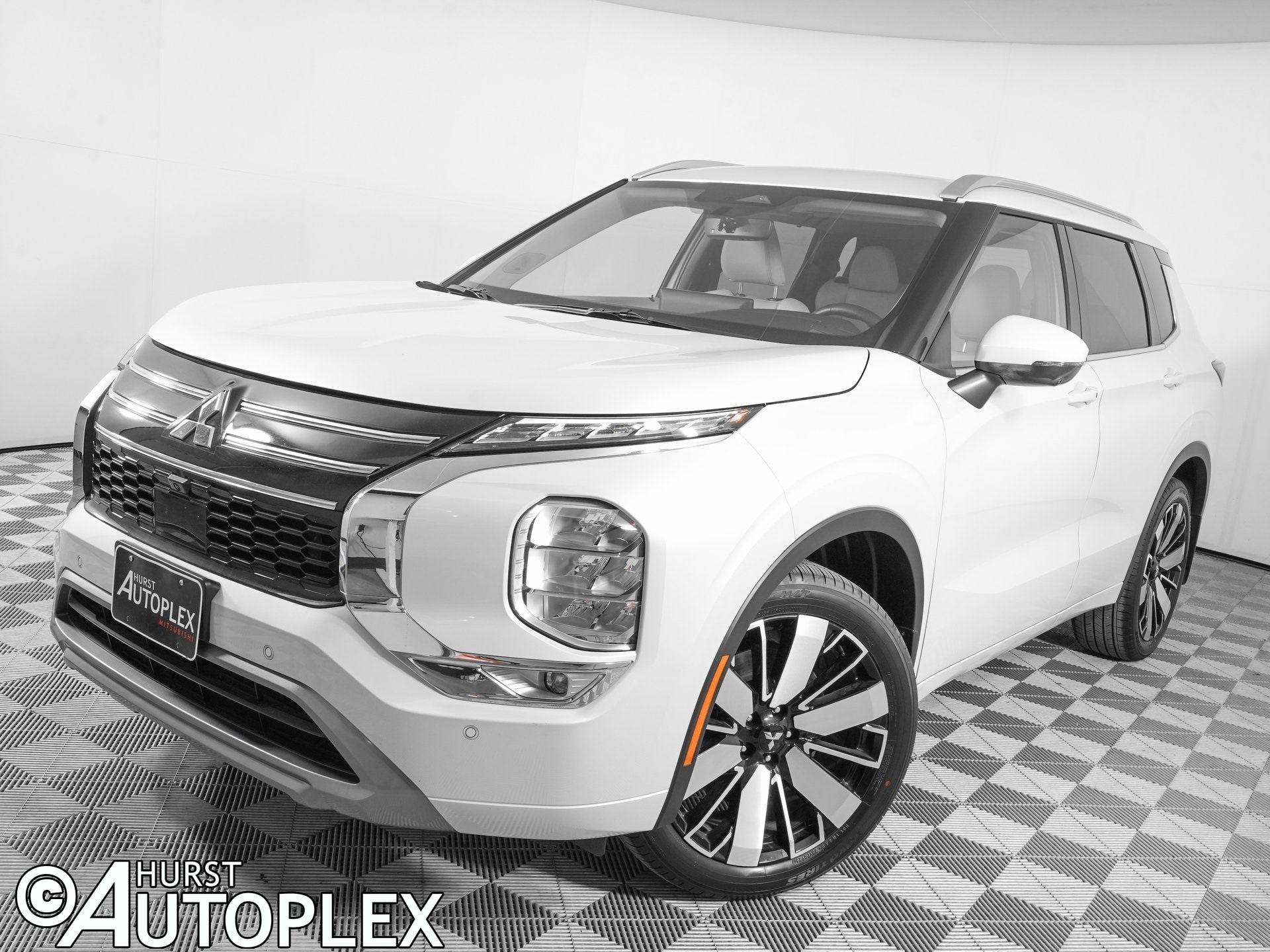 2025 Mitsubishi Outlander SEL's photo