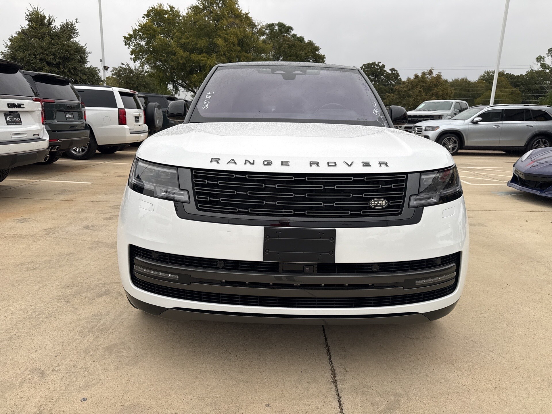 2023 Land Rover Range Rover SE photo 2