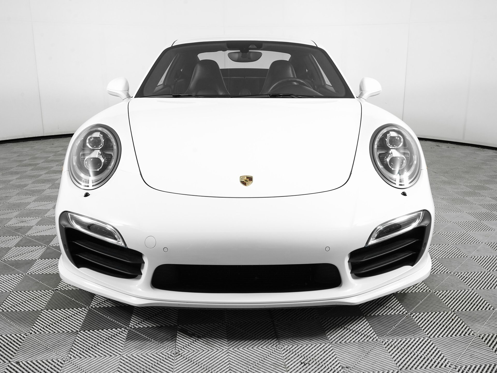 2014 Porsche 911 Turbo S photo 2