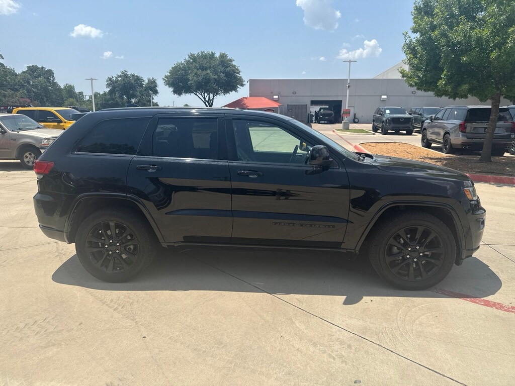 Used 2017 Jeep Grand Cherokee Altitude SUV