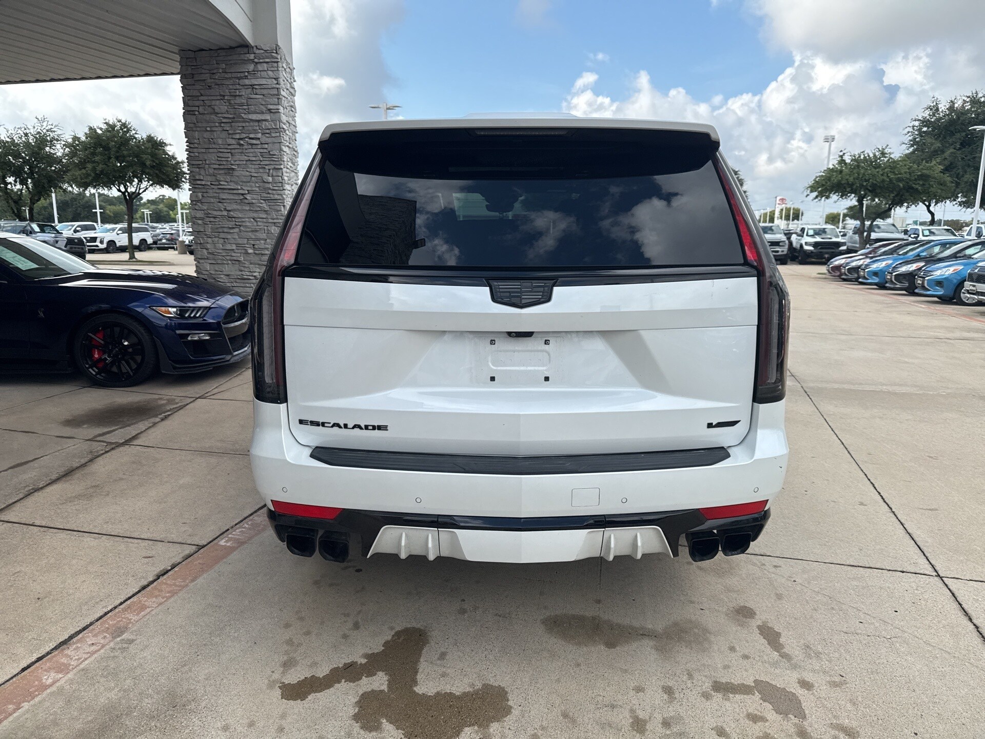 2023 Cadillac Escalade V-Series photo 3