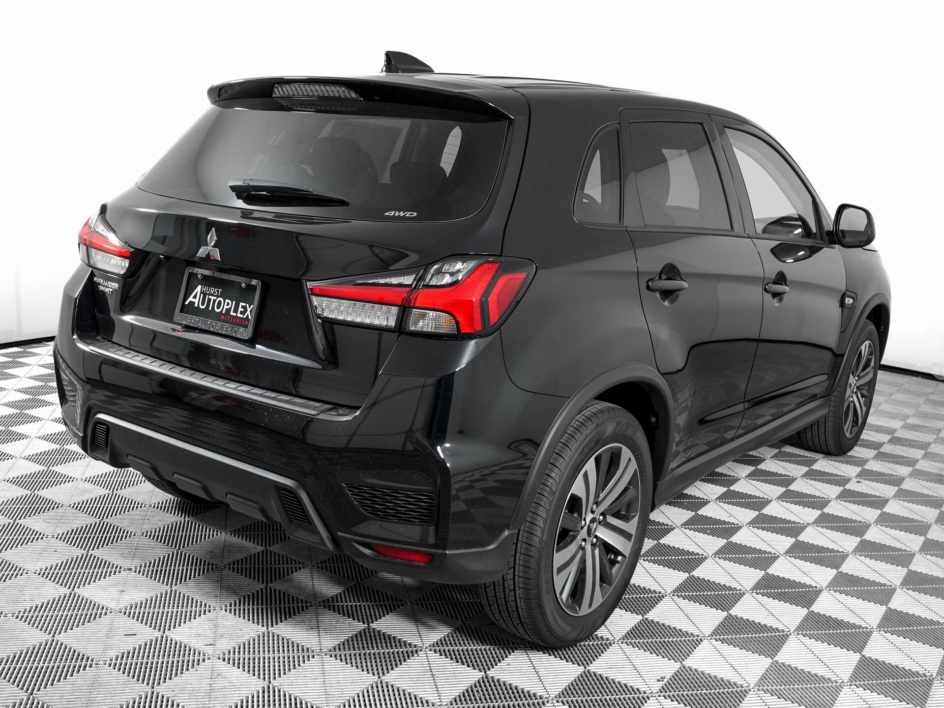 2025 Mitsubishi Outlander Sport ES photo 3