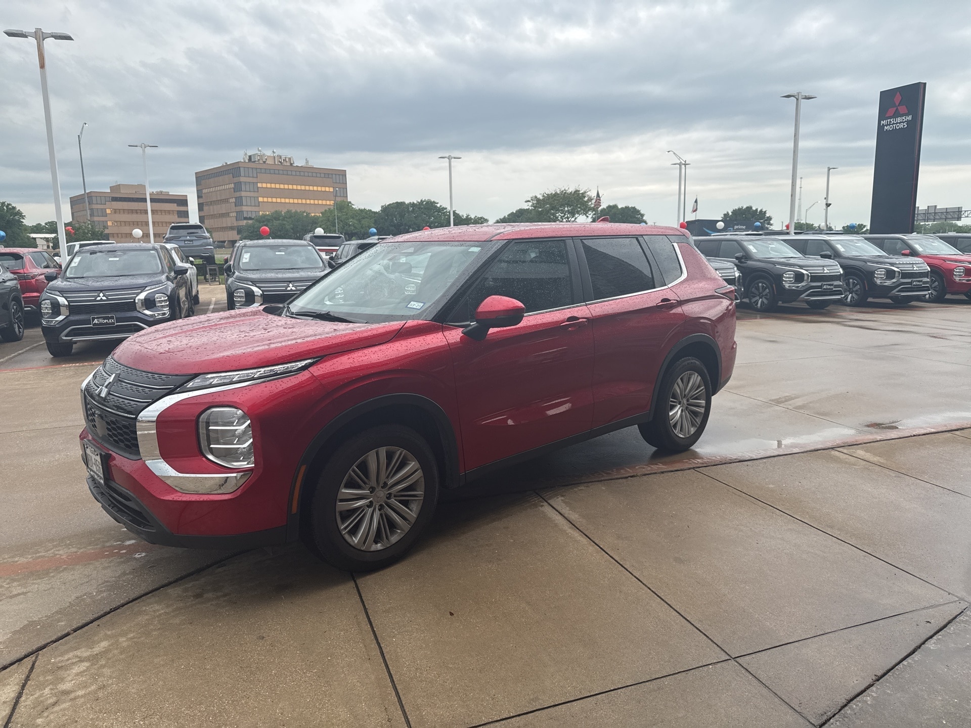 Used 2024 Mitsubishi Outlander ES with VIN JA4J3UA88RZ044578 for sale in Hurst, TX