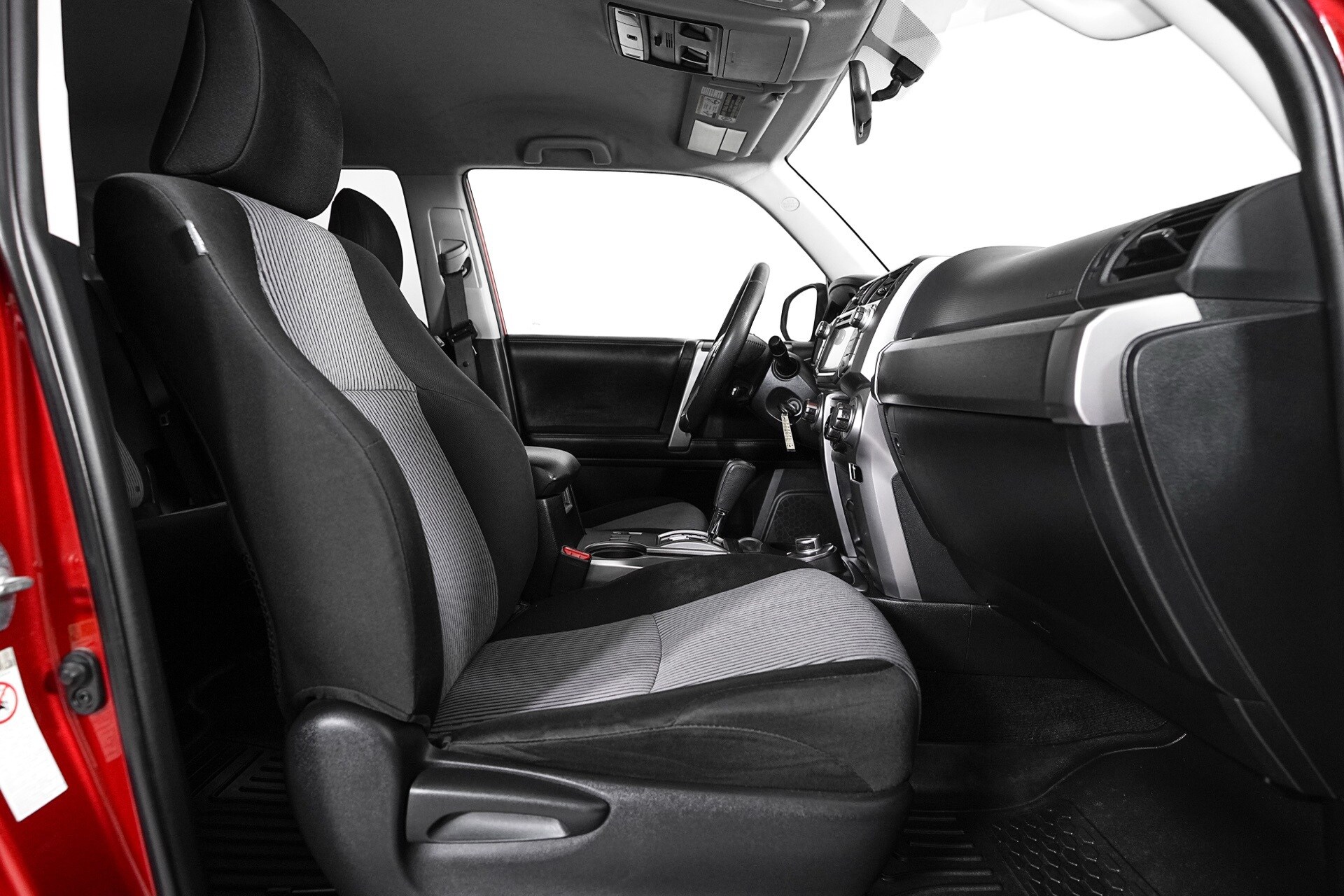 2015 Toyota 4Runner SR5 photo 4