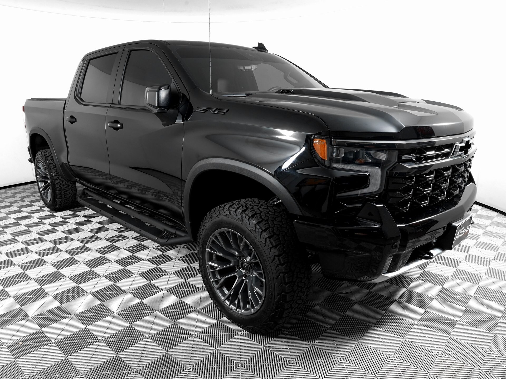 2025 Chevrolet Silverado 1500 ZR2 photo 3