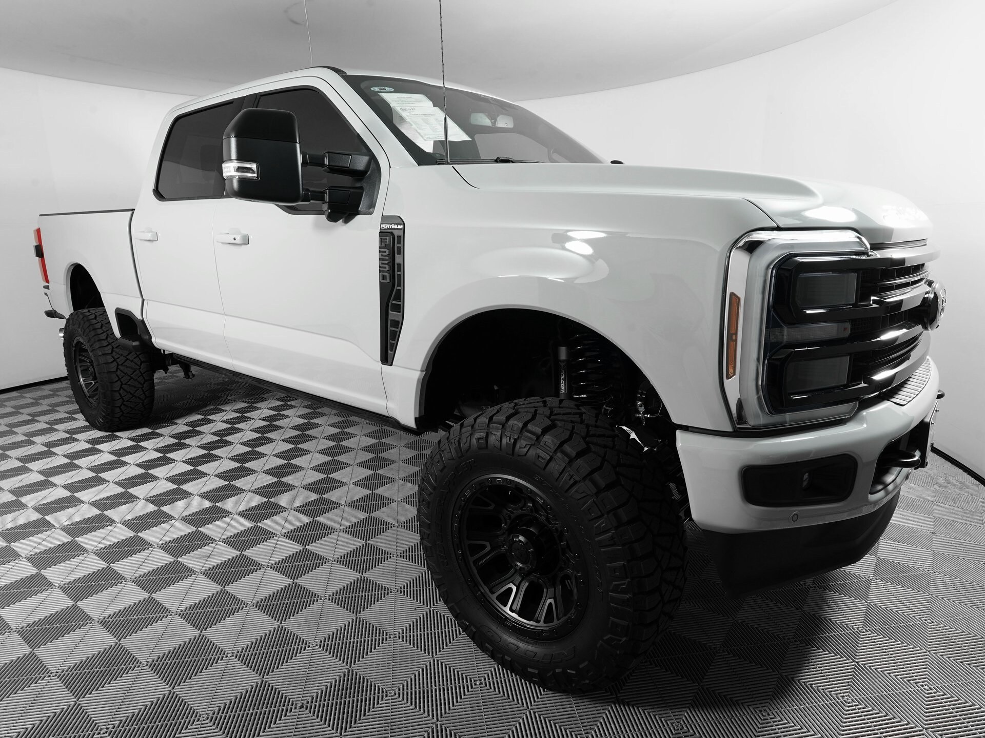 2025 Ford F-250 Platinum photo 3