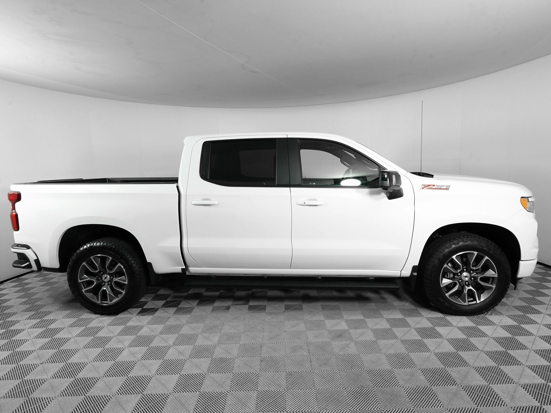 2024 Chevrolet Silverado 1500 RST photo 4