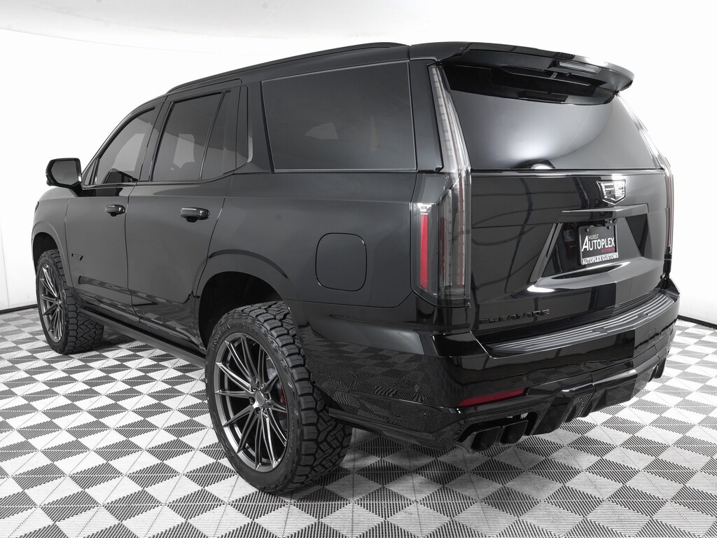 2025 Cadillac Escalade V-Series photo 3