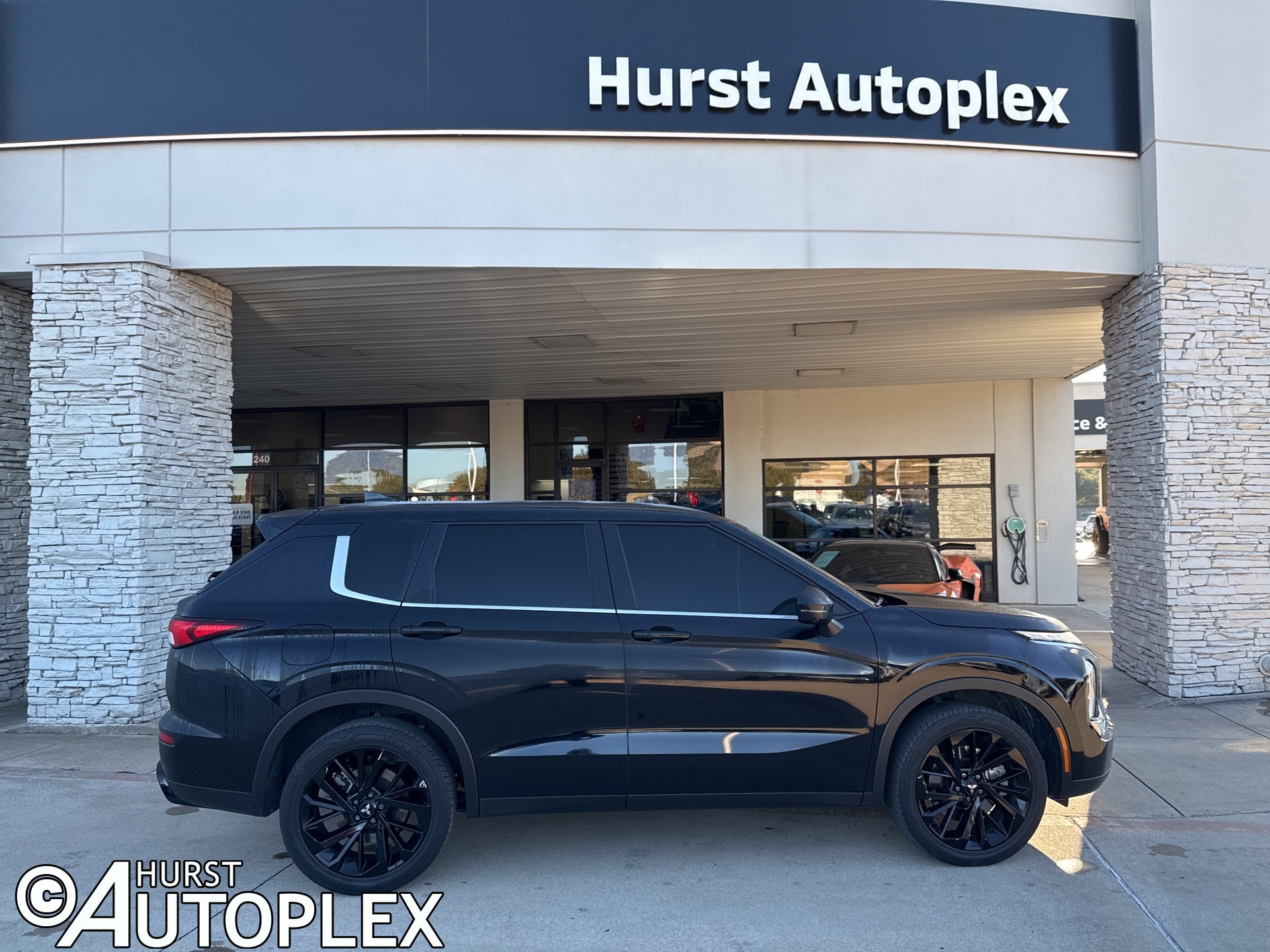 2024 Mitsubishi Outlander SE Black Edition's photo