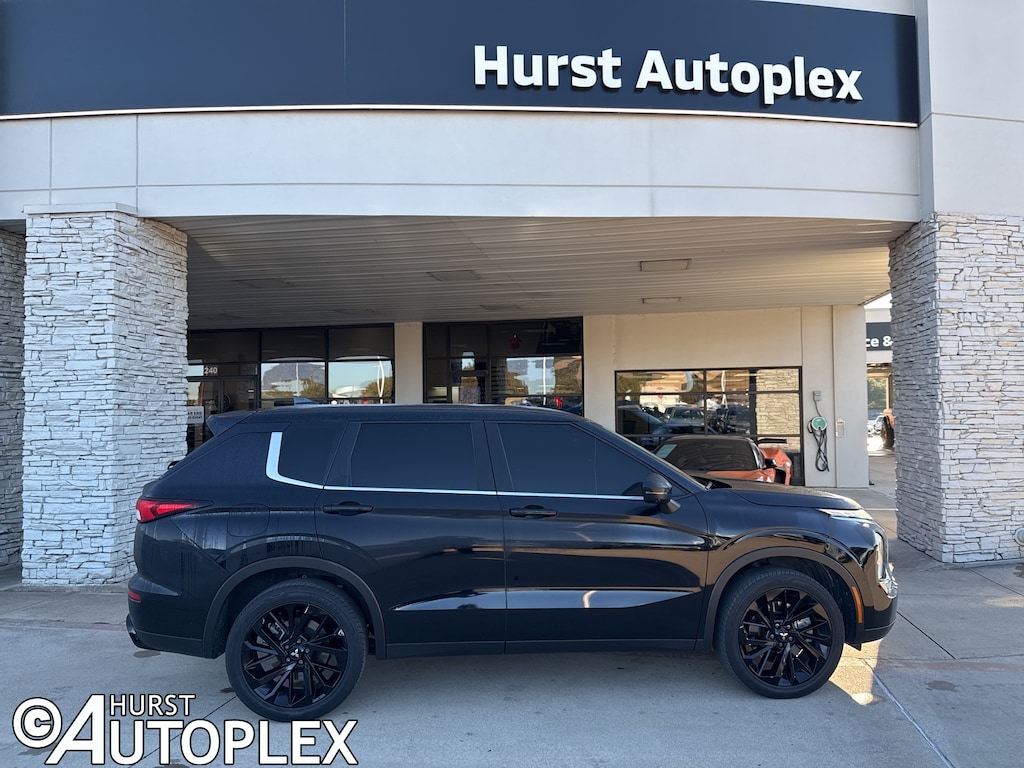 Used 2024 Mitsubishi Outlander SE Black Edition SUV