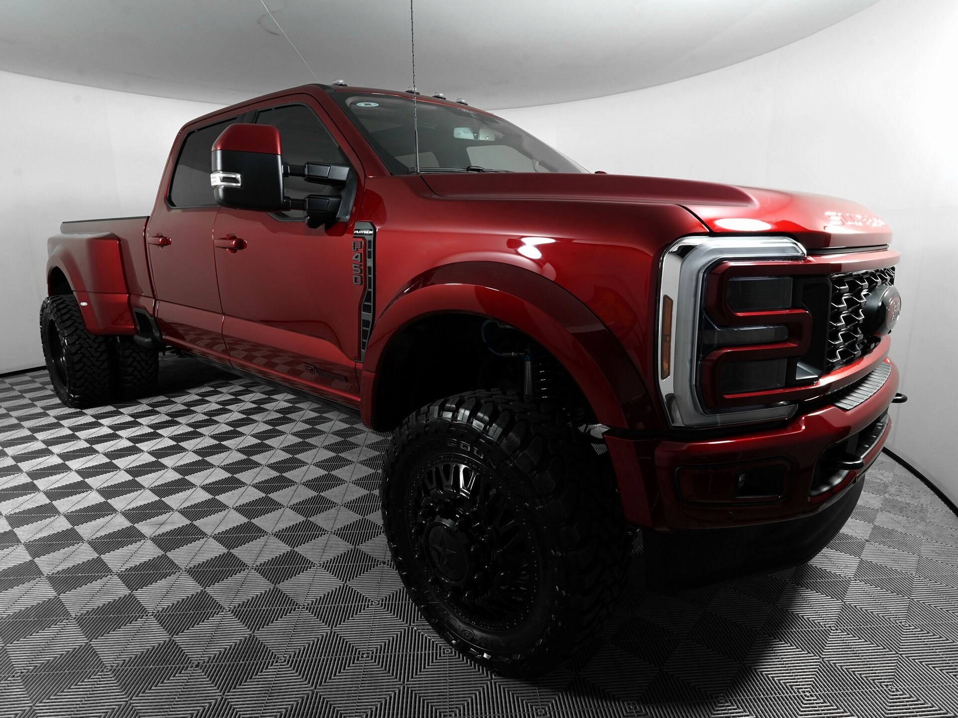 2025 Ford F-450 Platinum photo 3