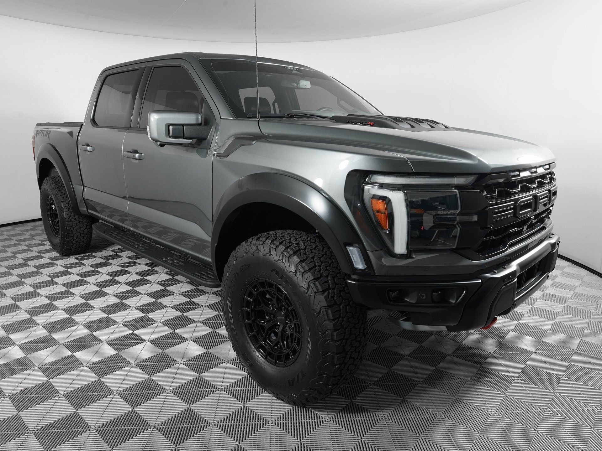 2025 Ford F-150 Raptor photo 2