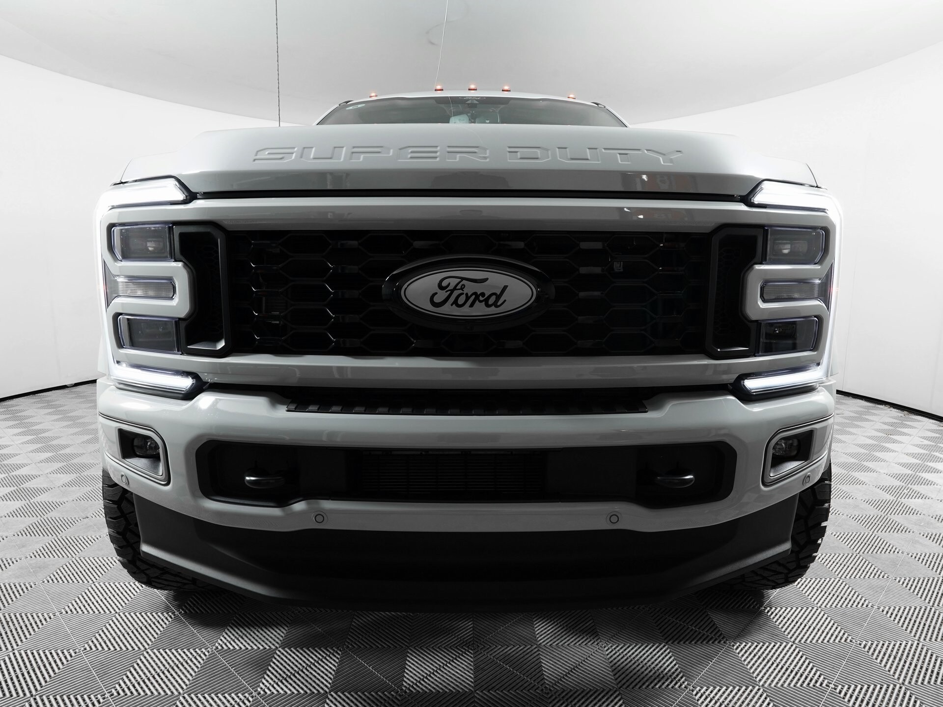 2025 Ford F-450 Platinum photo 2