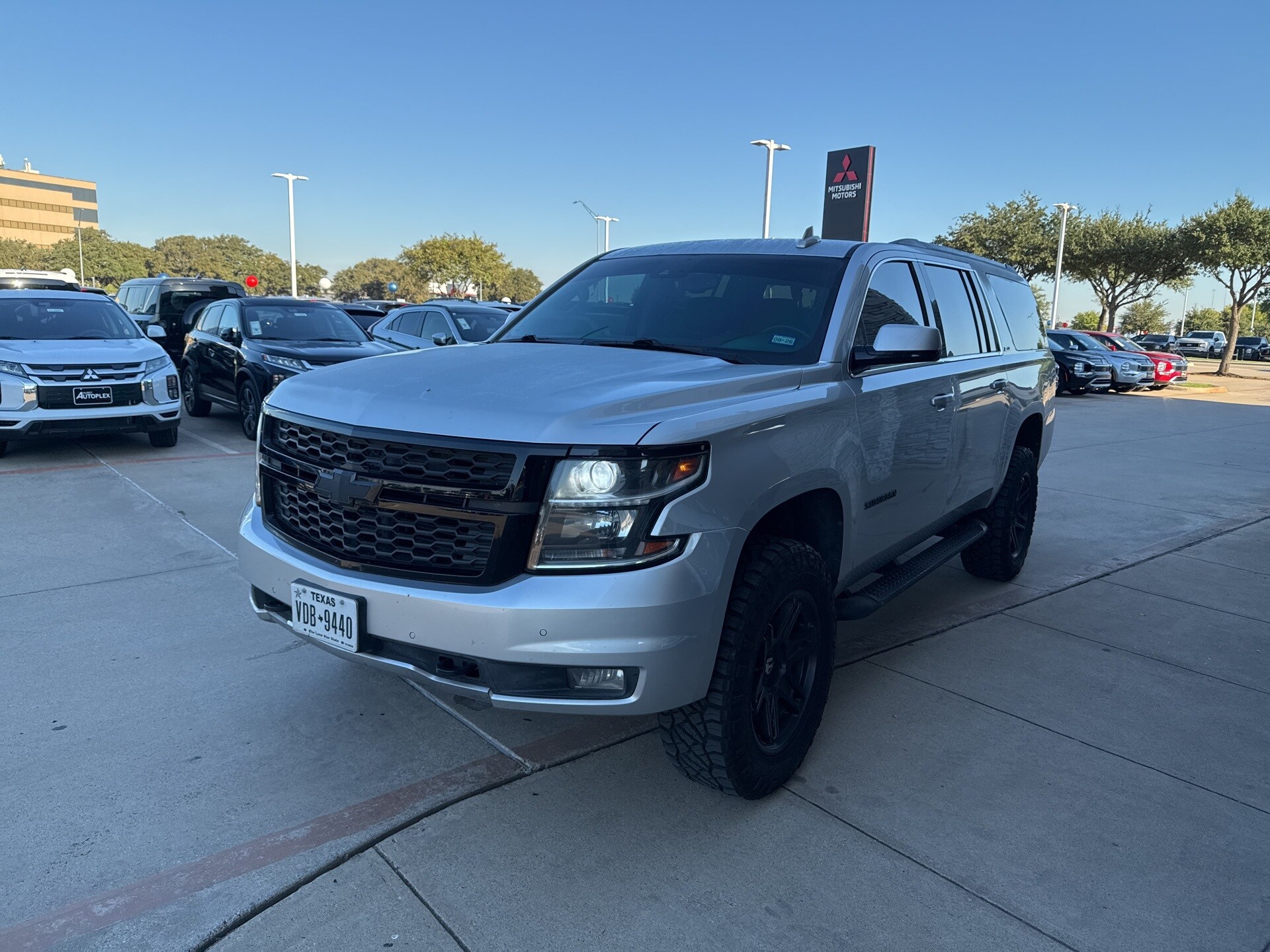 2019 Chevrolet Suburban LT photo 2