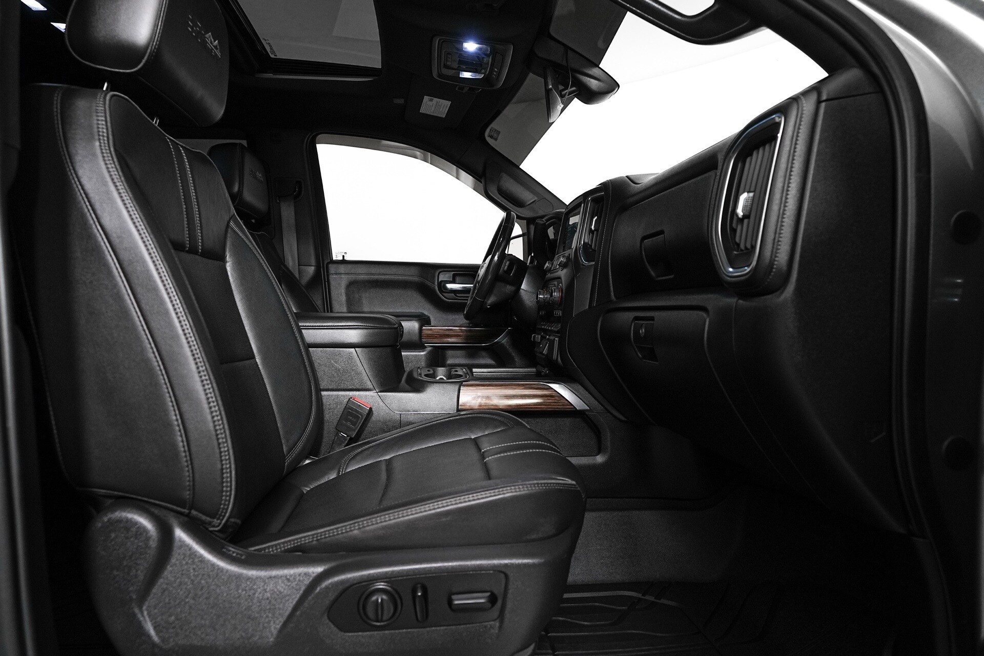 2020 Chevrolet Silverado 1500 High Country photo 3
