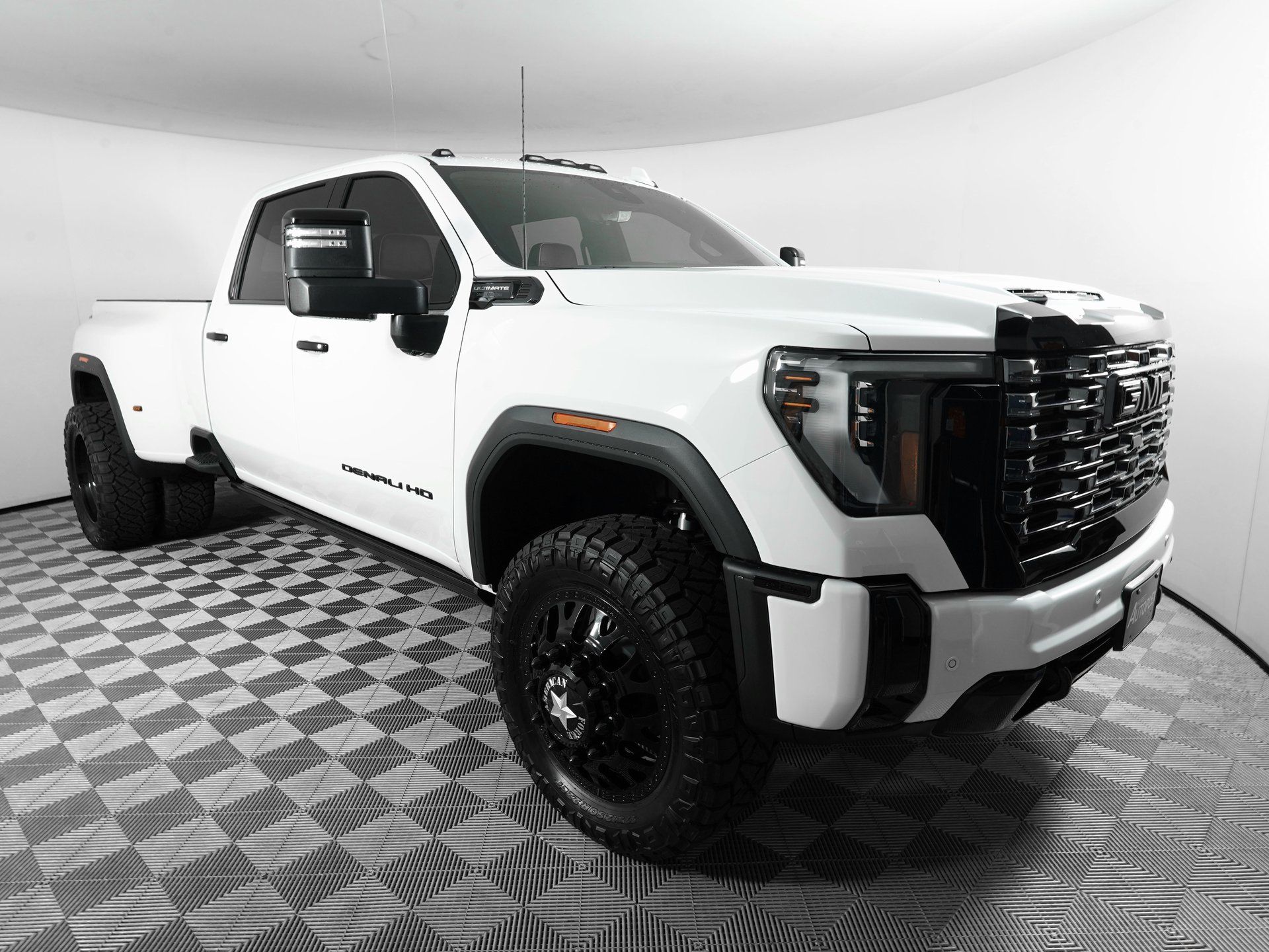 2025 GMC Sierra 3500HD Denali Ultimate - Photo 4