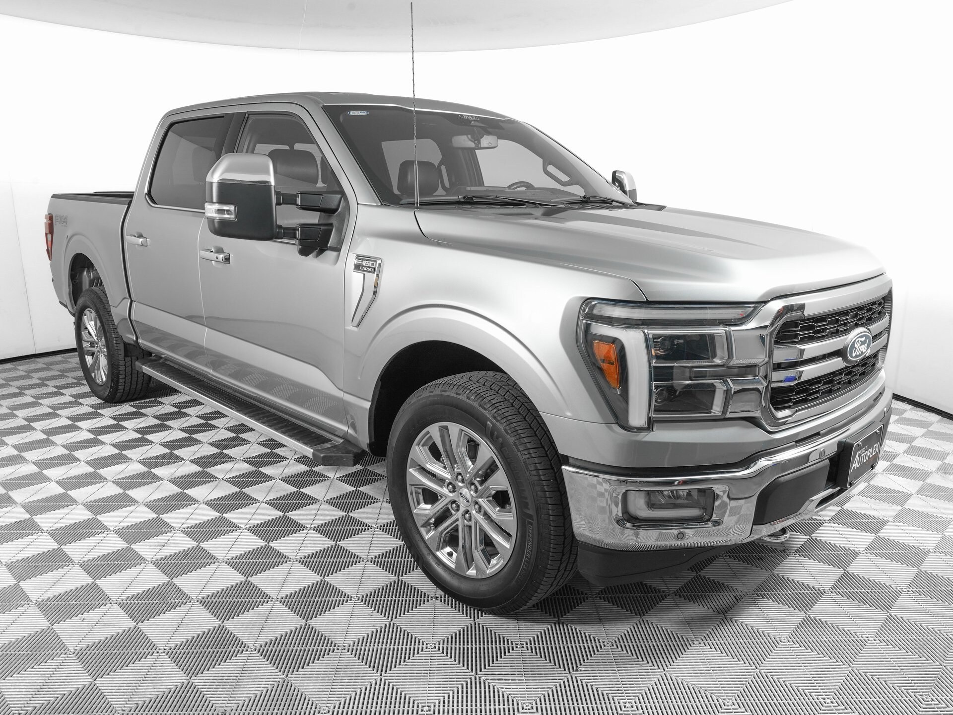 2024 Ford F-150 Lariat photo 2
