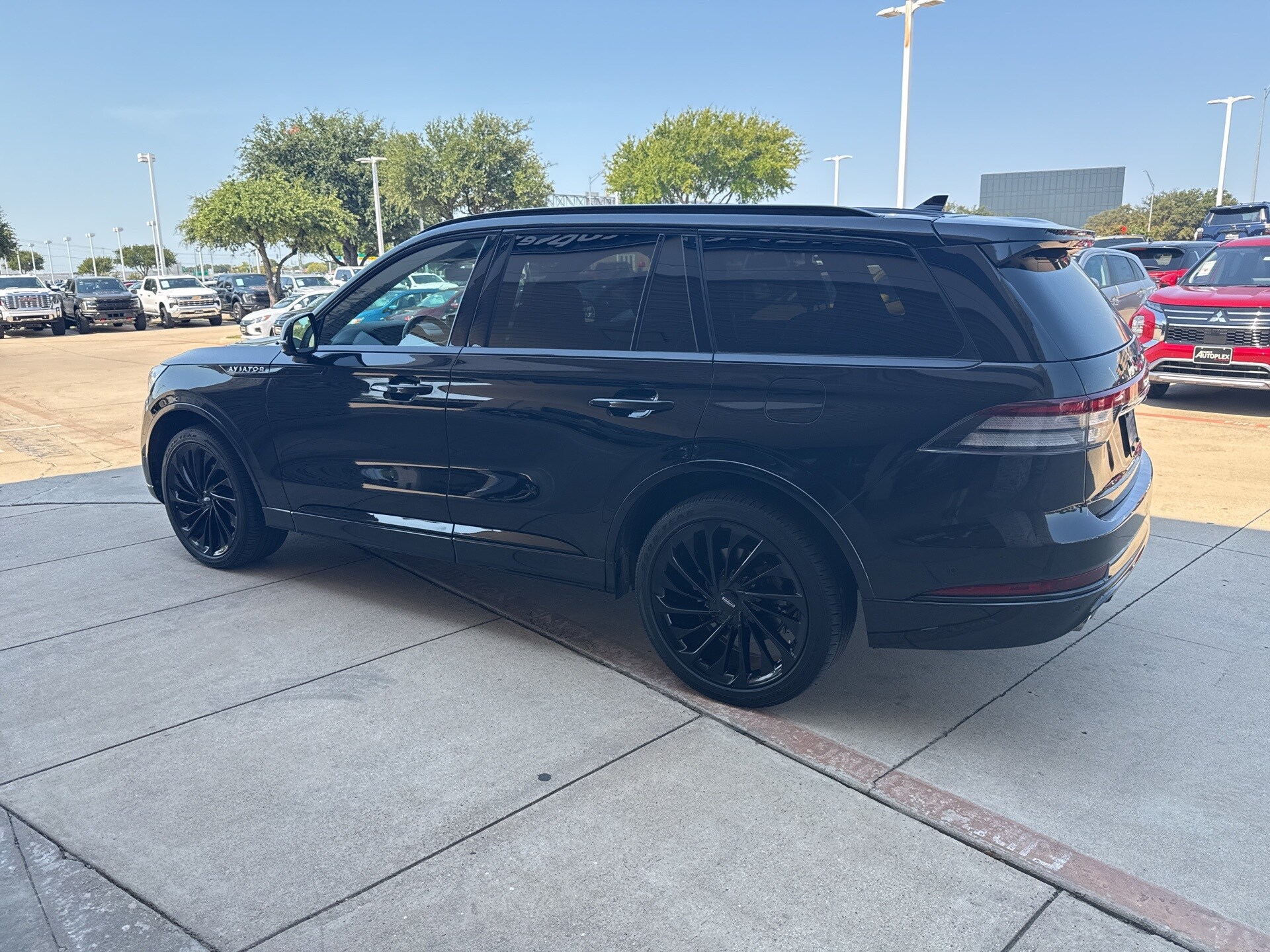 2023 Lincoln Aviator Black Label photo 2