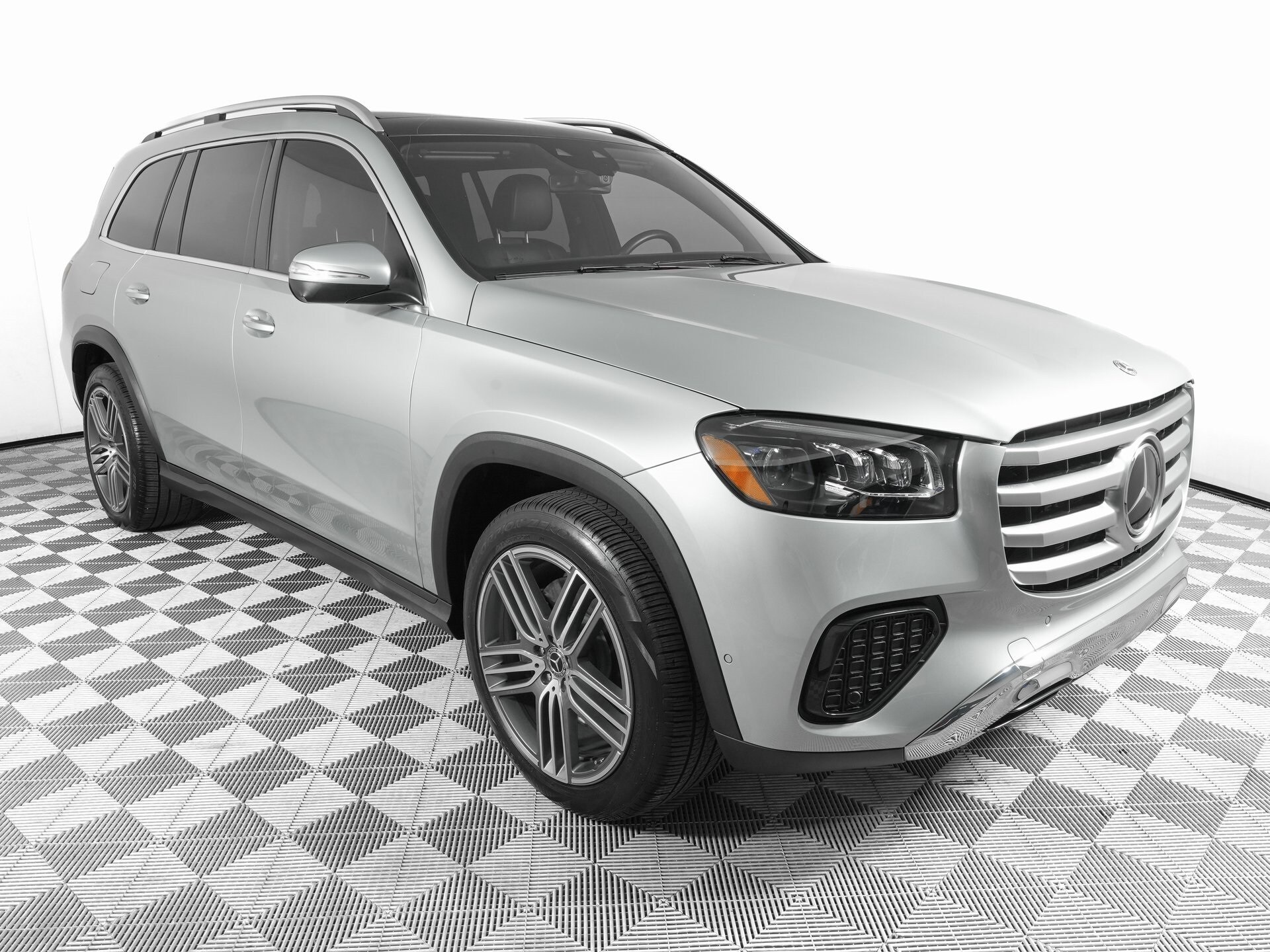 2024 Mercedes Benz GLS 450 photo 3