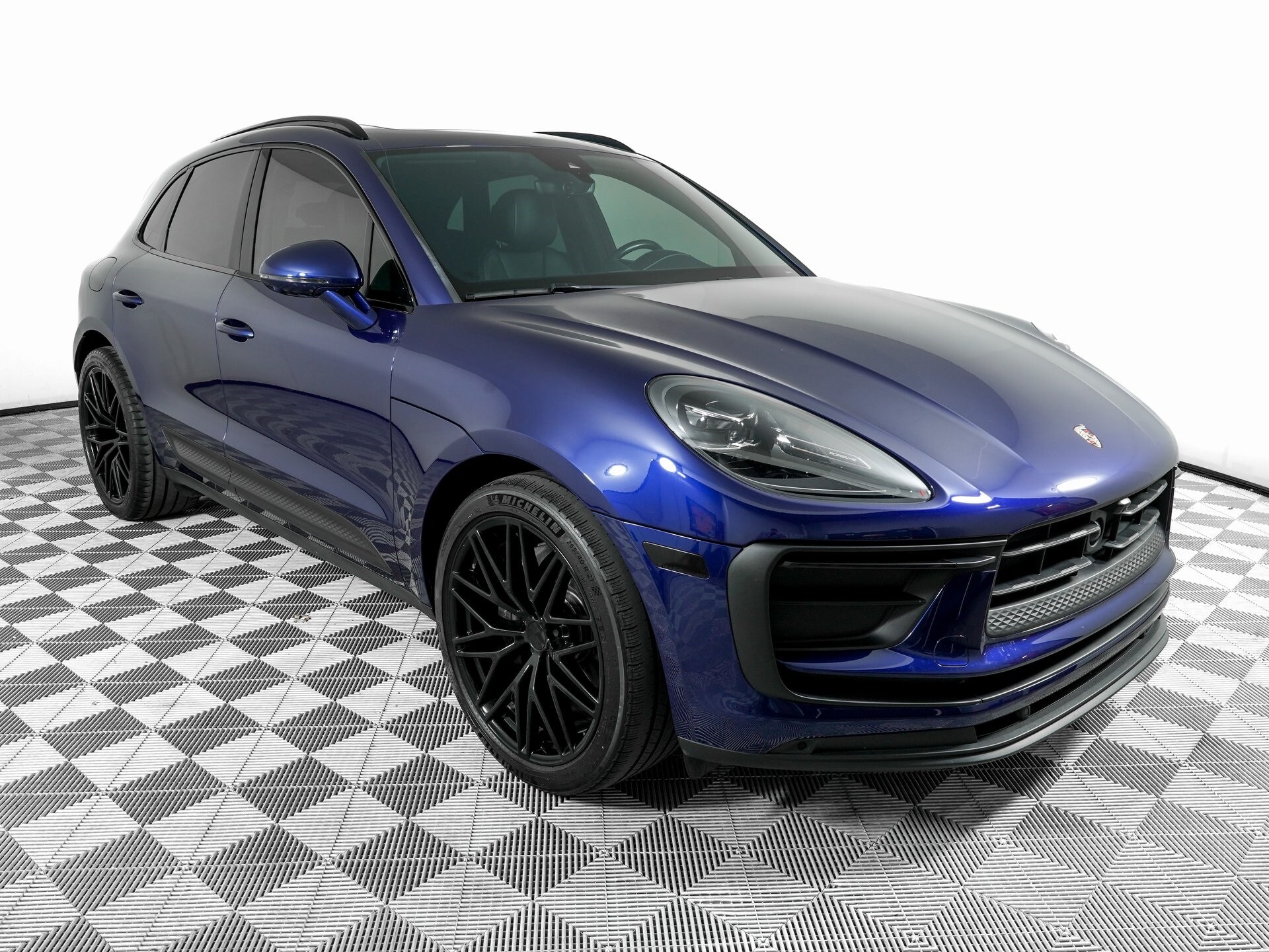 2024 Porsche Macan Base photo 3