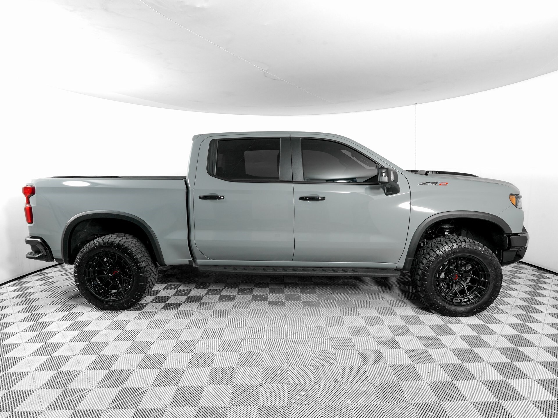 2025 Chevrolet Silverado 1500 ZR2 photo 3