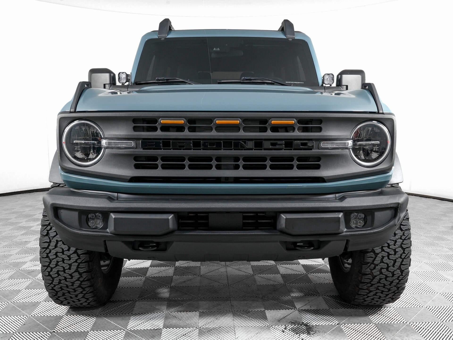 2023 Ford Bronco Base photo 2