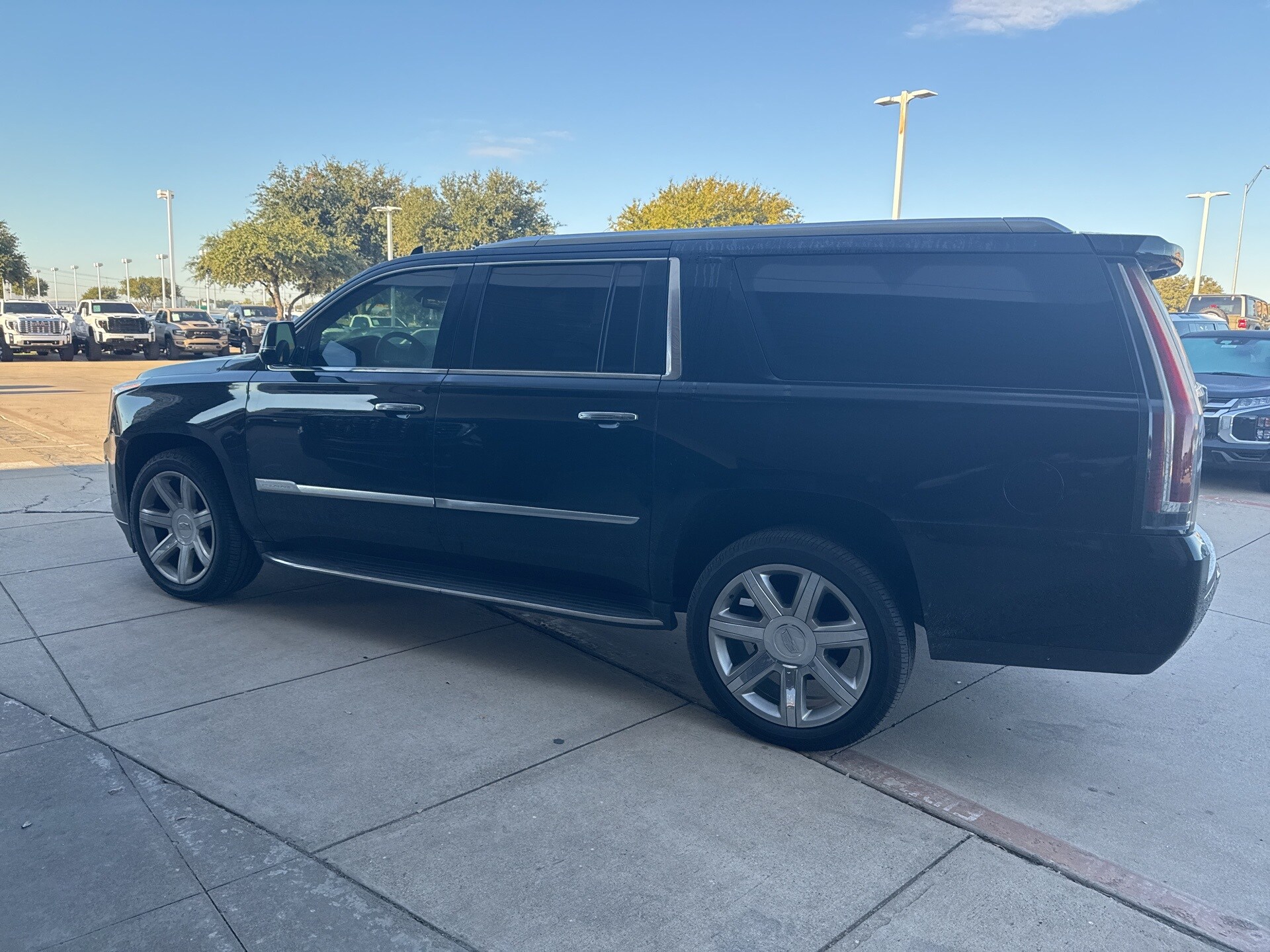 2020 Cadillac Escalade ESV Premium Luxury photo 2