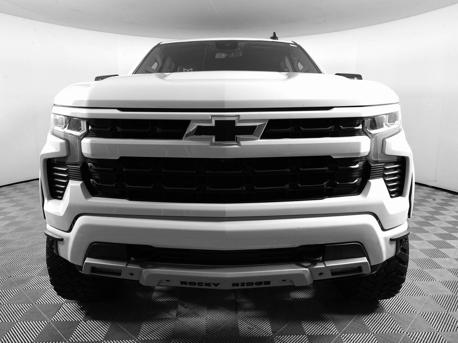 2023 Chevrolet Silverado 1500 RST photo 2
