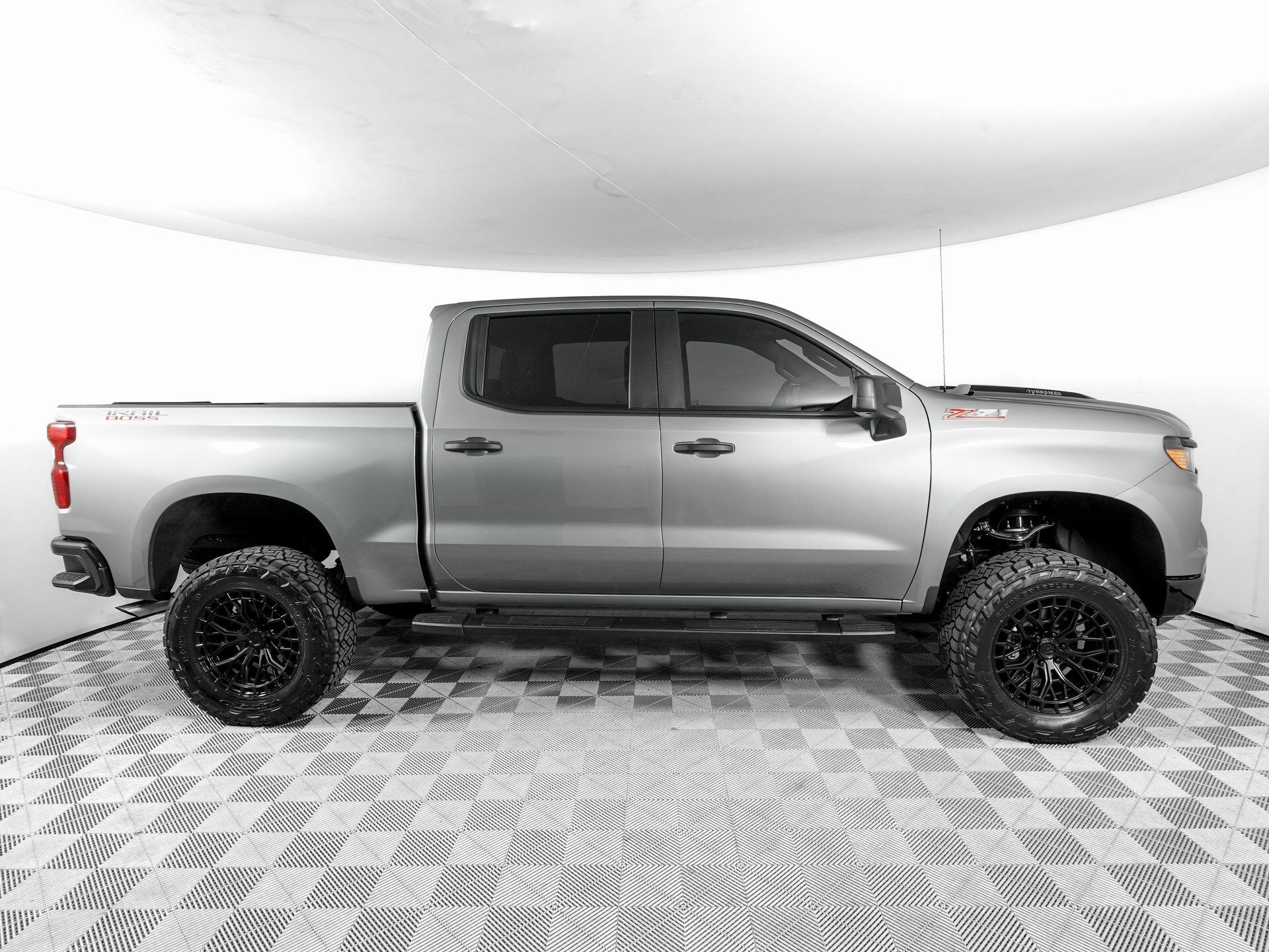 2025 Chevrolet Silverado 1500 Custom Trail Boss photo 3
