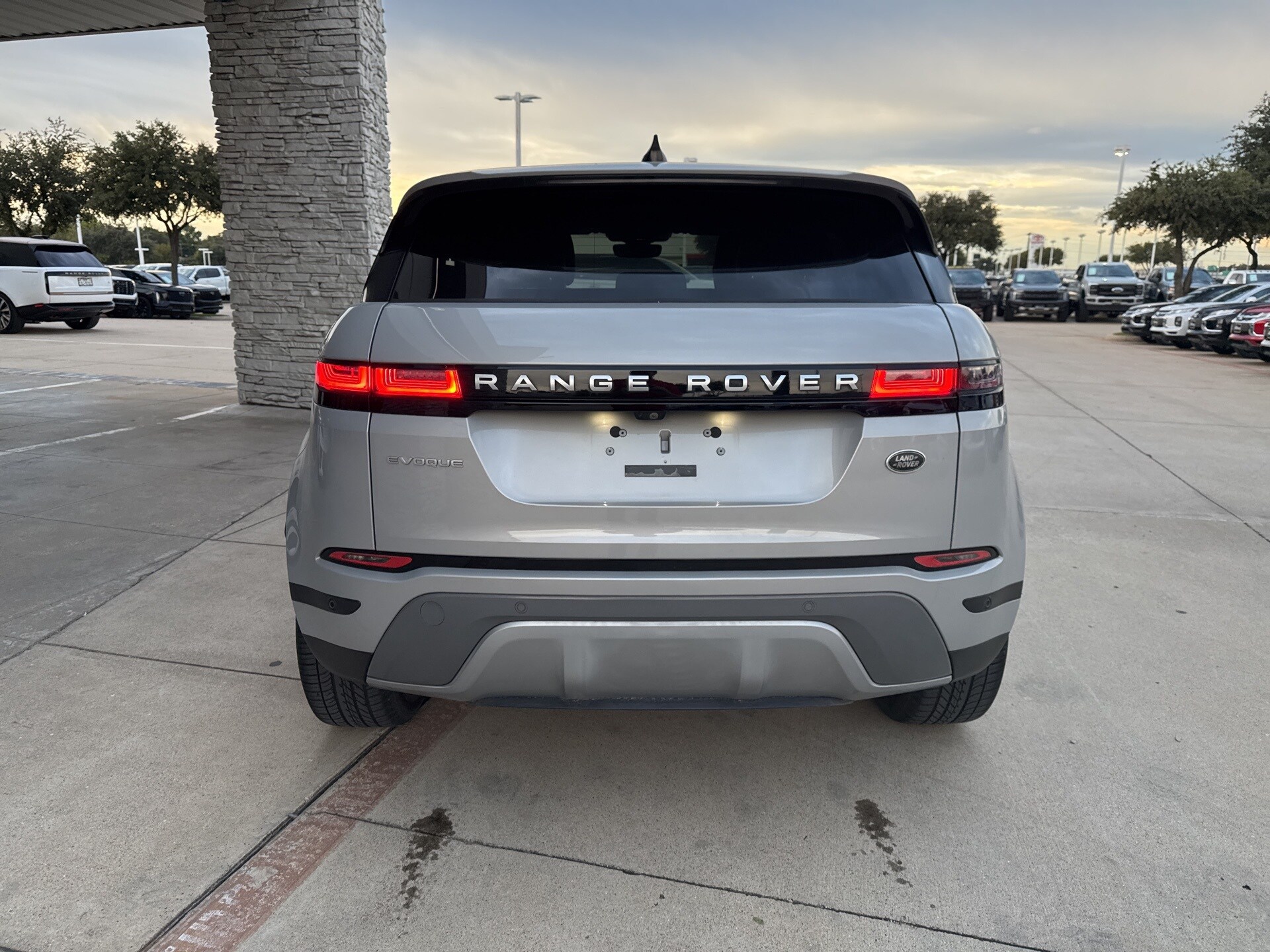 2021 Land Rover Range Rover Evoque SE photo 3