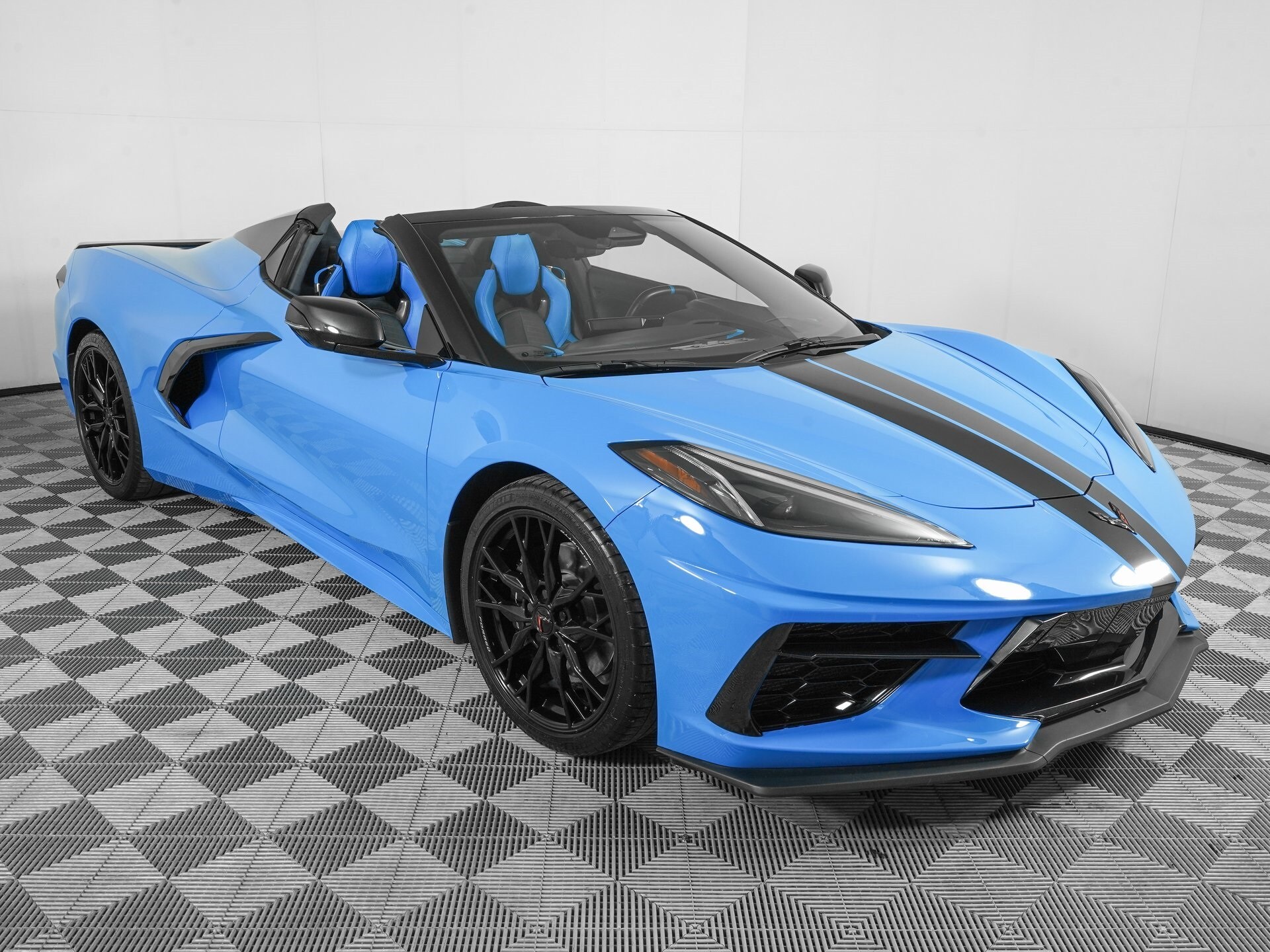 2025 Chevrolet Corvette Stingray Convertible 3LT photo 3