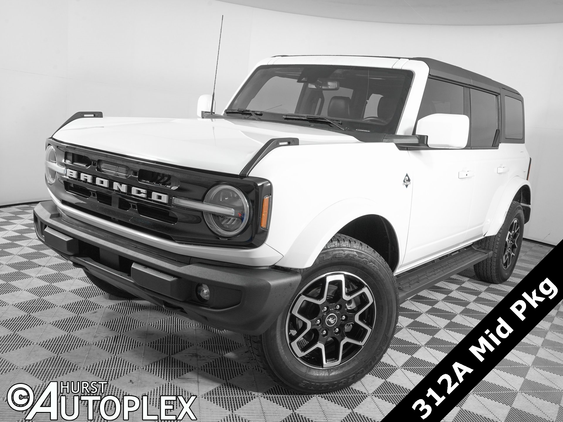 2024 Ford Bronco 4-Door Outer Banks's photo