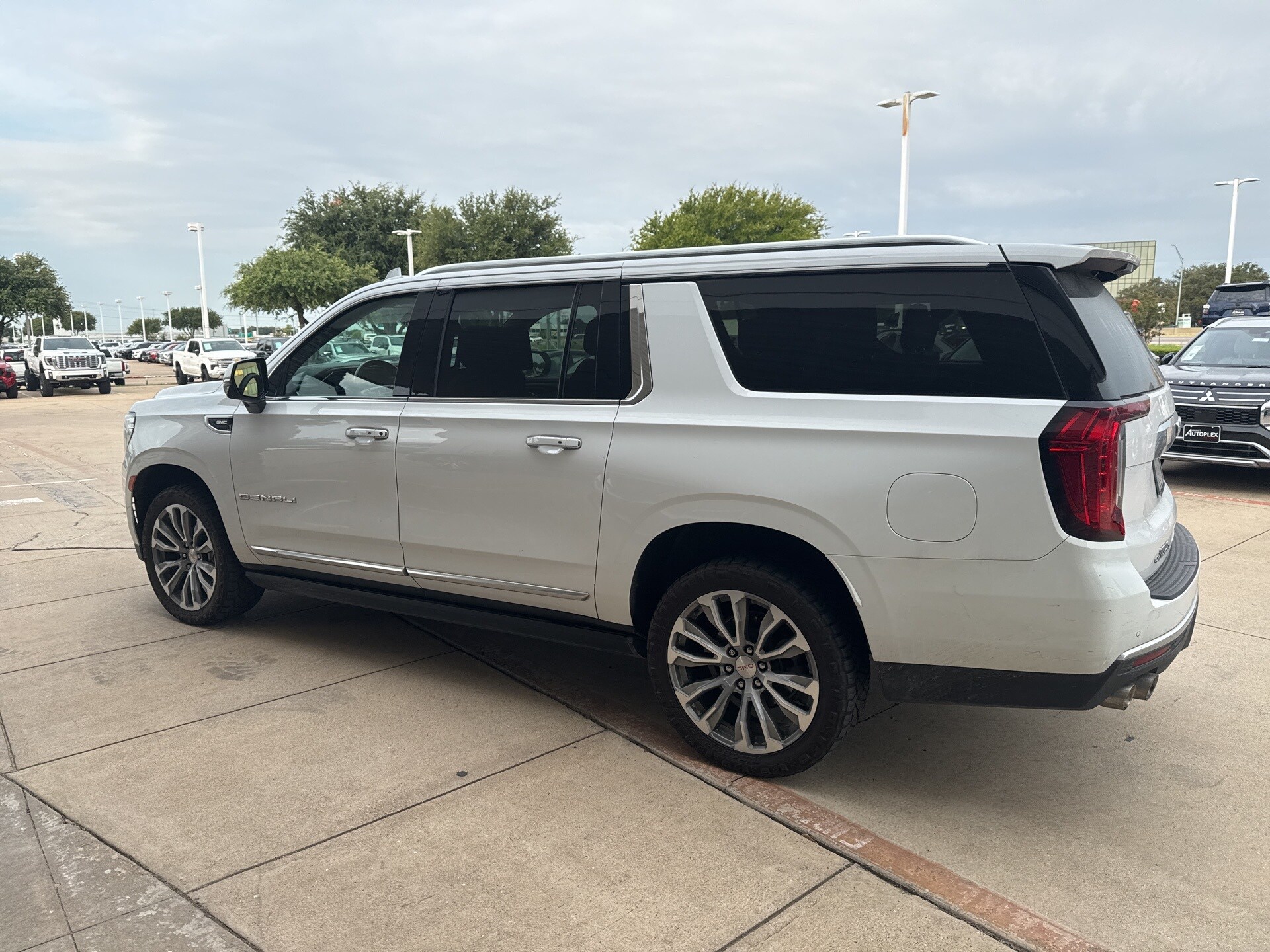 2021 Gmc Yukon XL Denali photo 3