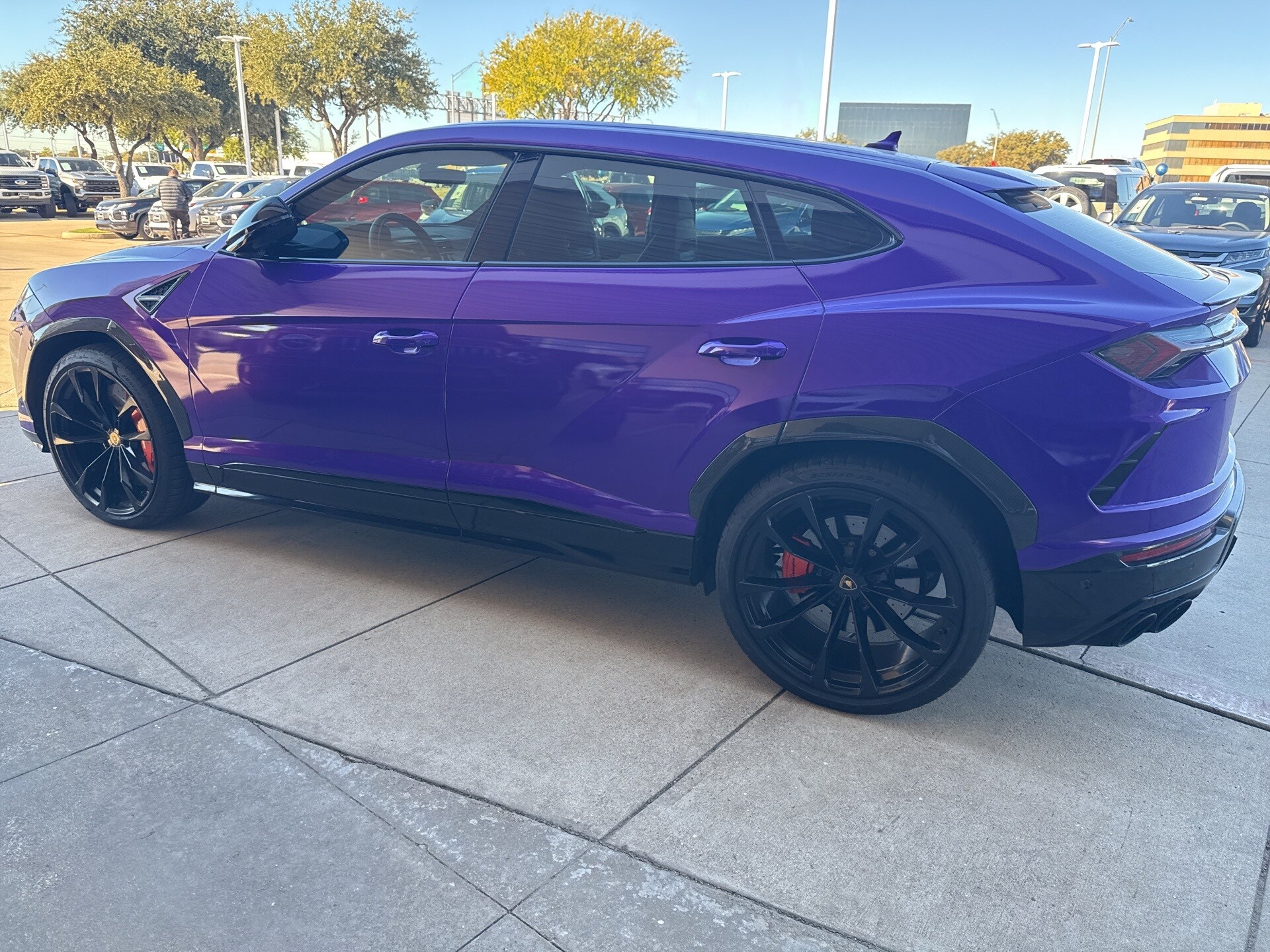 2021 Lamborghini Urus photo 3