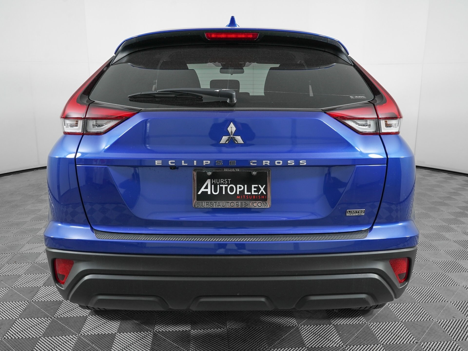 2025 Mitsubishi Eclipse Cross LE photo 4