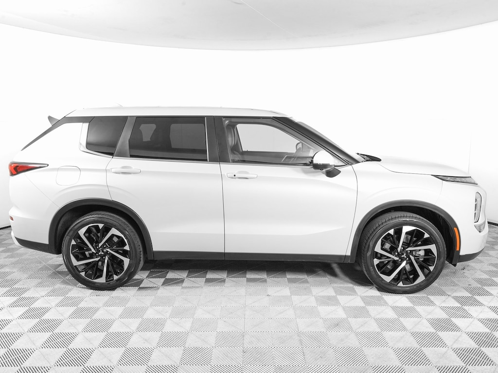 Used 2022 Mitsubishi Outlander SE Launch Edition SUV