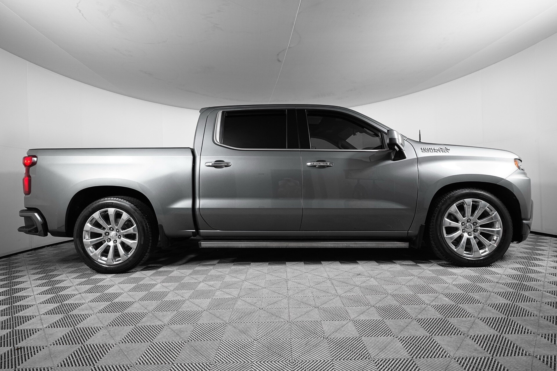 2020 Chevrolet Silverado 1500 High Country photo 2