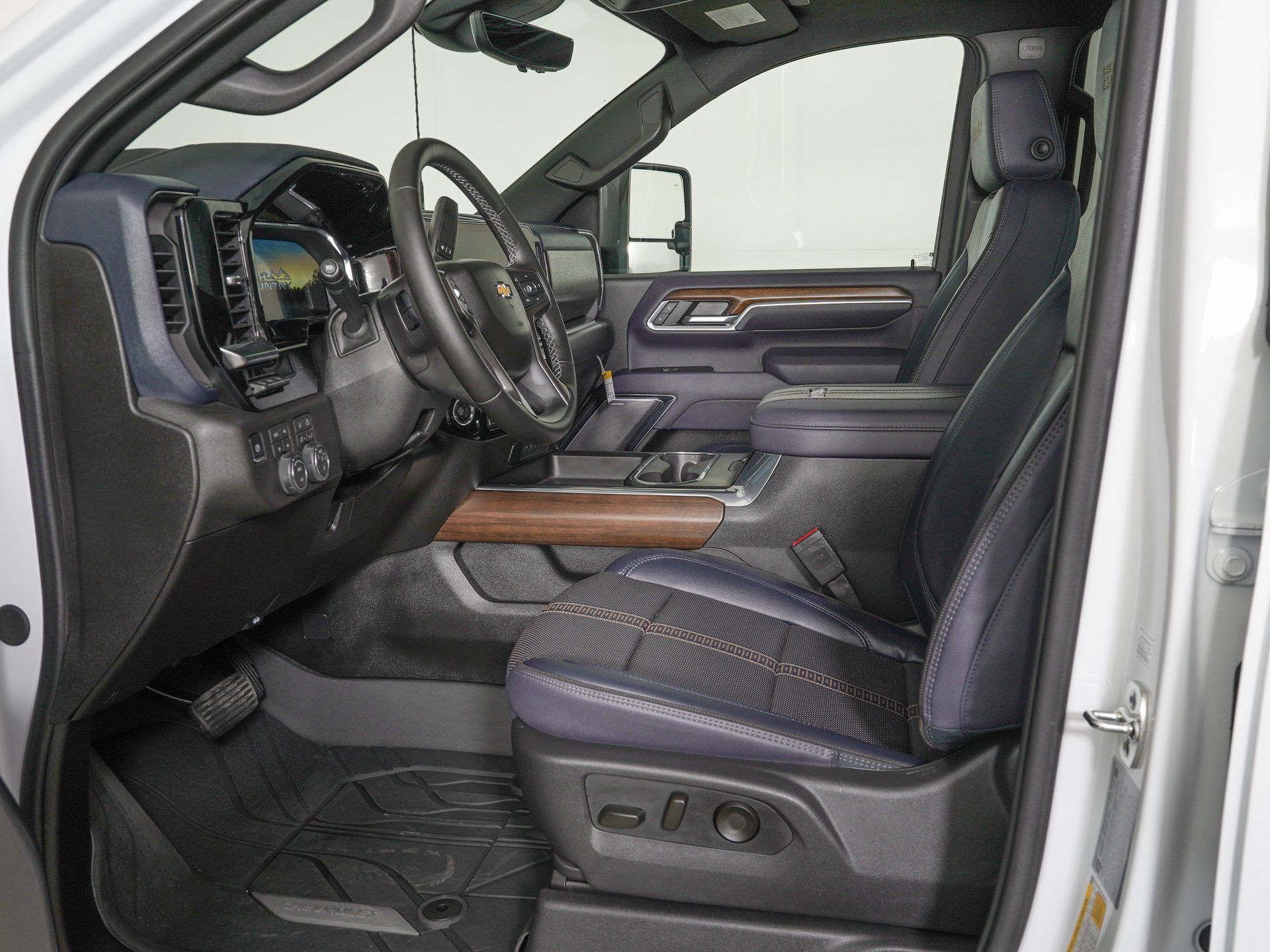 2026 Chevrolet Silverado 3500HD High Country - Photo 13